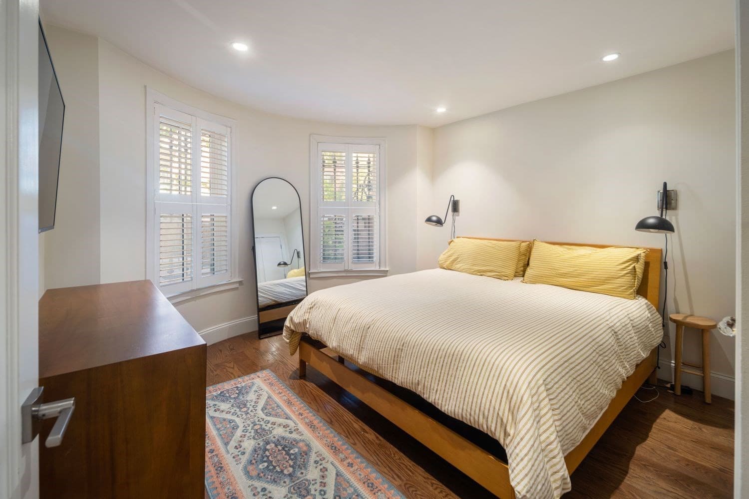 Condominium at 38 Rutland Sq # 1, Boston MA 02118, Boston, photo 12 of 25
