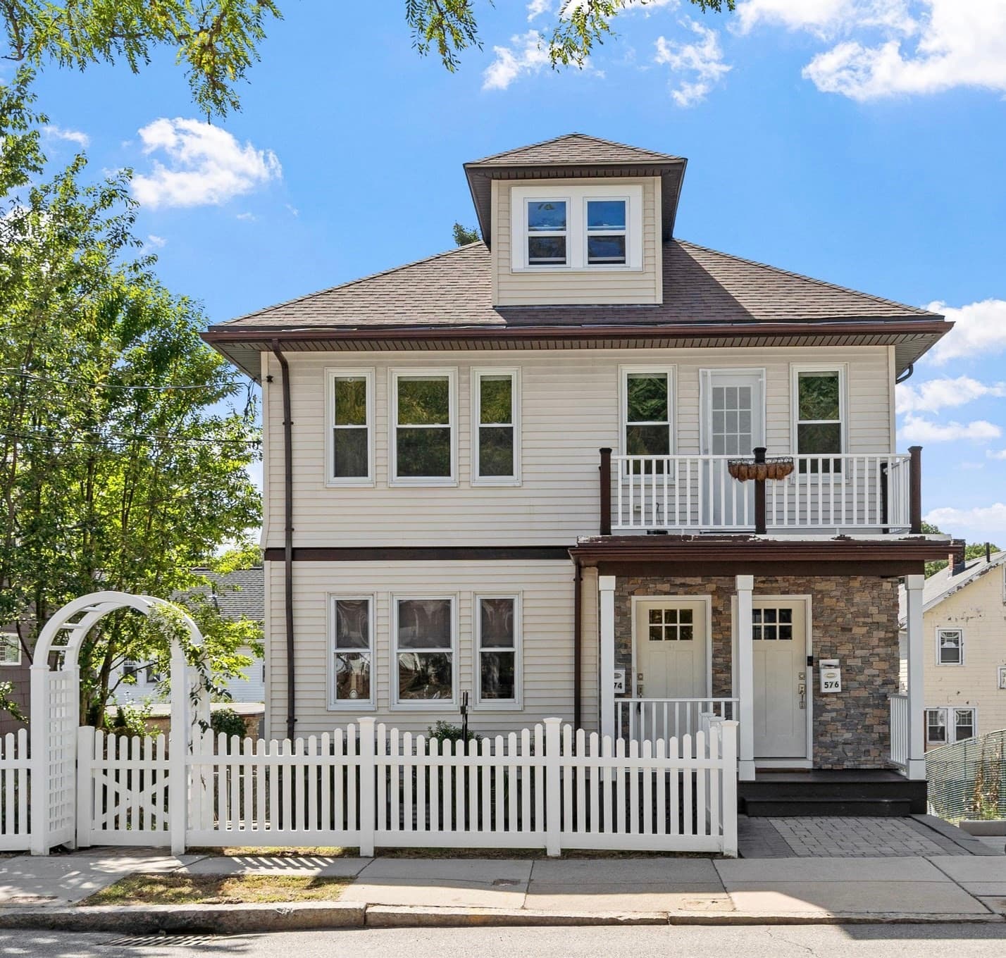 574-576 Lagrange St # 574, Boston MA 02132