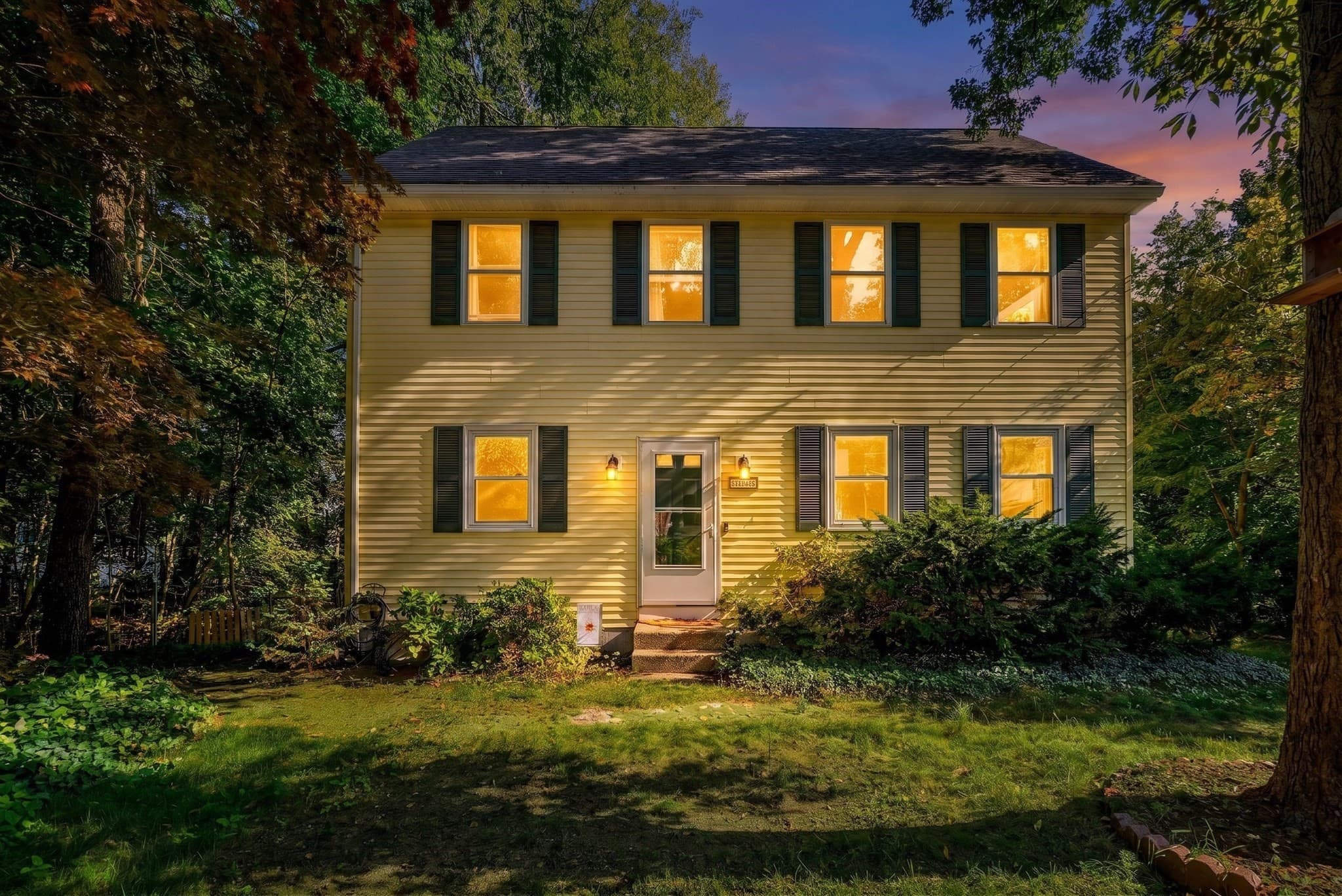203 Lakeview Ave, Tyngsborough MA 01879