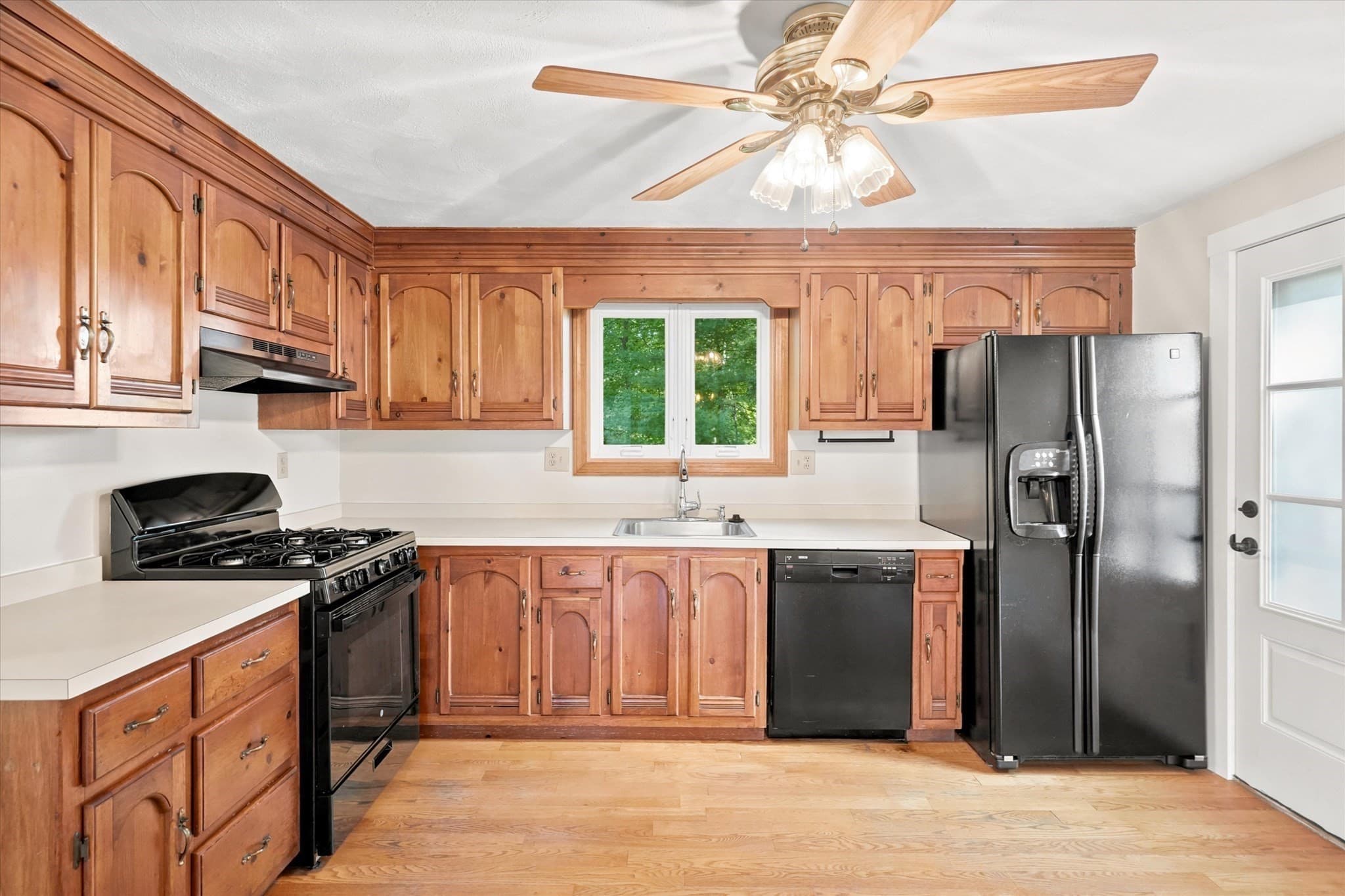 Single Family Residence at 21 Pumpkin Lane, Tewksbury MA 01876, Tewksbury, photo 2 of 42