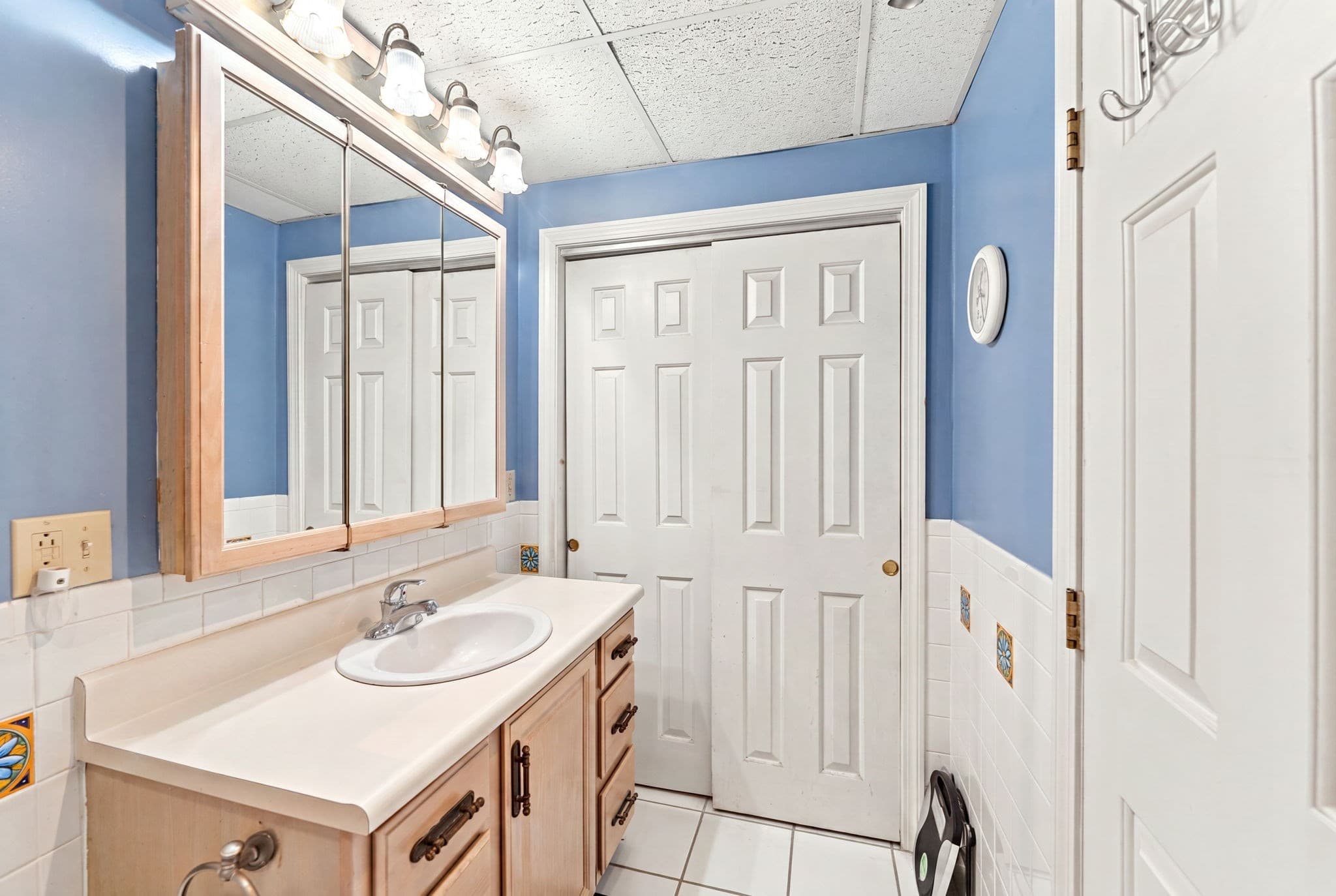 Single Family Residence at 100 Spring Water Dr, Woonsocket RI 02895, Woonsocket, photo 37 of 42