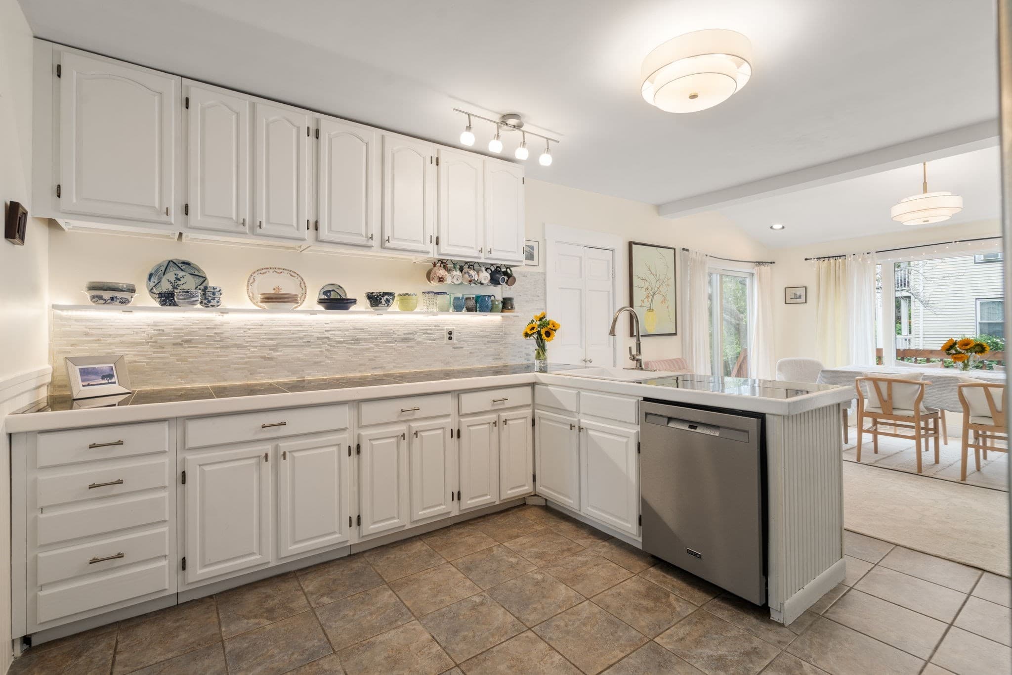 Condominium at 23 Walnut St # 23, Belmont MA 02478, Belmont, photo 11 of 30