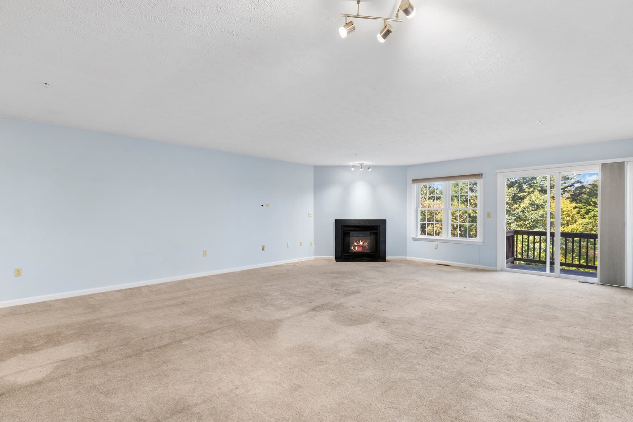 Condominium at 95 Green Briar Rd # 95, Fitchburg MA 01420, Fitchburg, photo 12 of 30