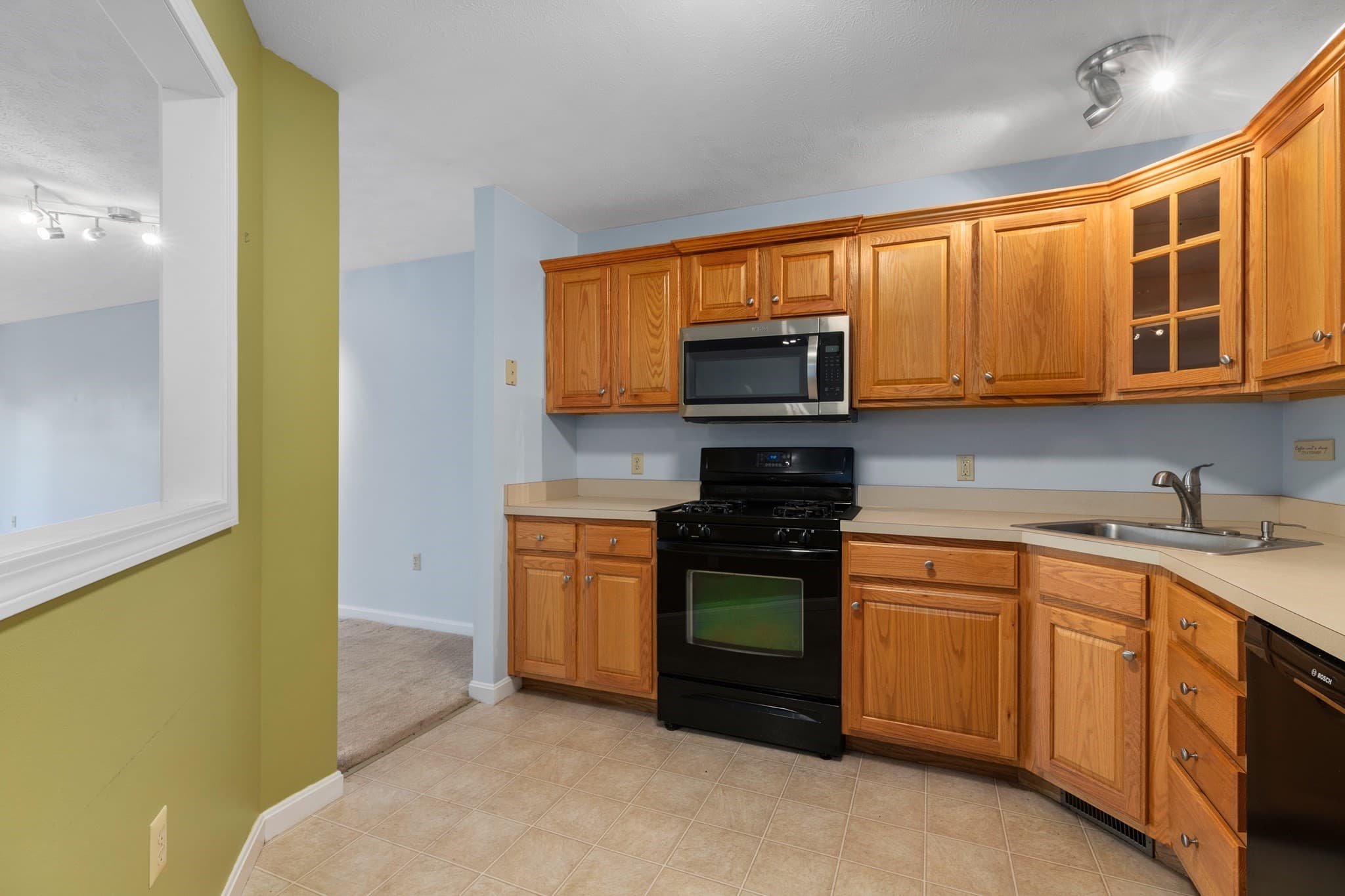 Condominium at 95 Green Briar Rd # 95, Fitchburg MA 01420, Fitchburg, photo 5 of 30