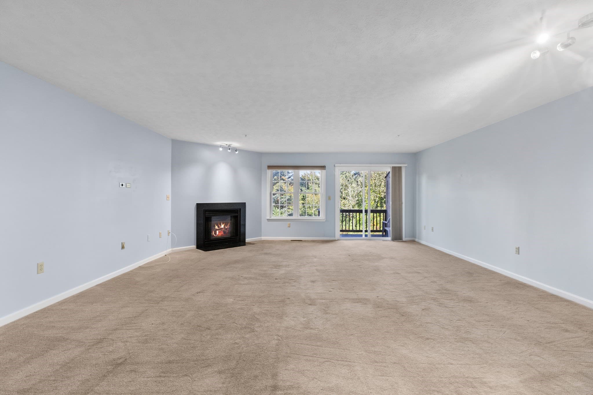 Condominium at 95 Green Briar Rd # 95, Fitchburg MA 01420, Fitchburg, photo 10 of 30