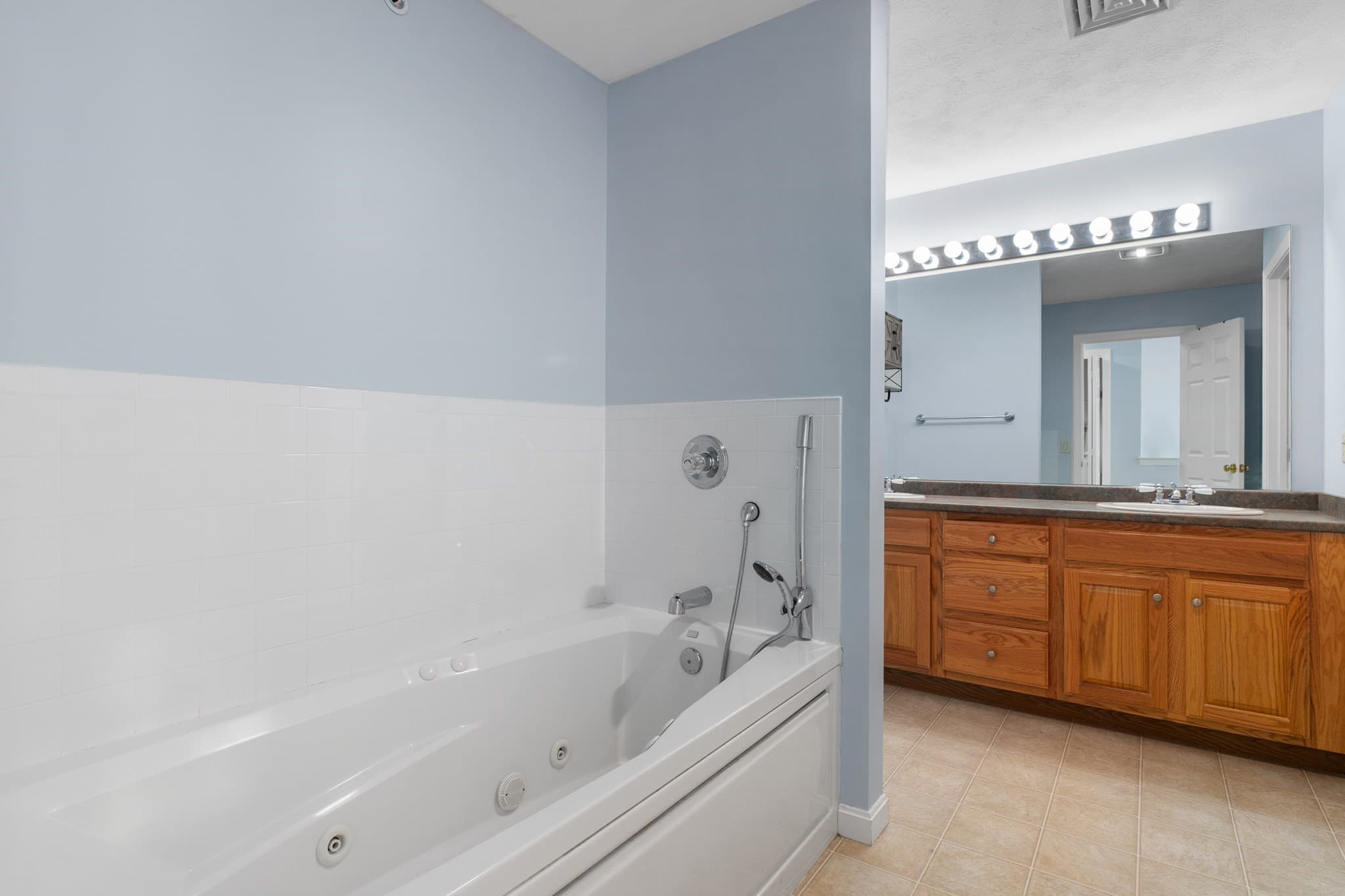 Condominium at 95 Green Briar Rd # 95, Fitchburg MA 01420, Fitchburg, photo 15 of 30