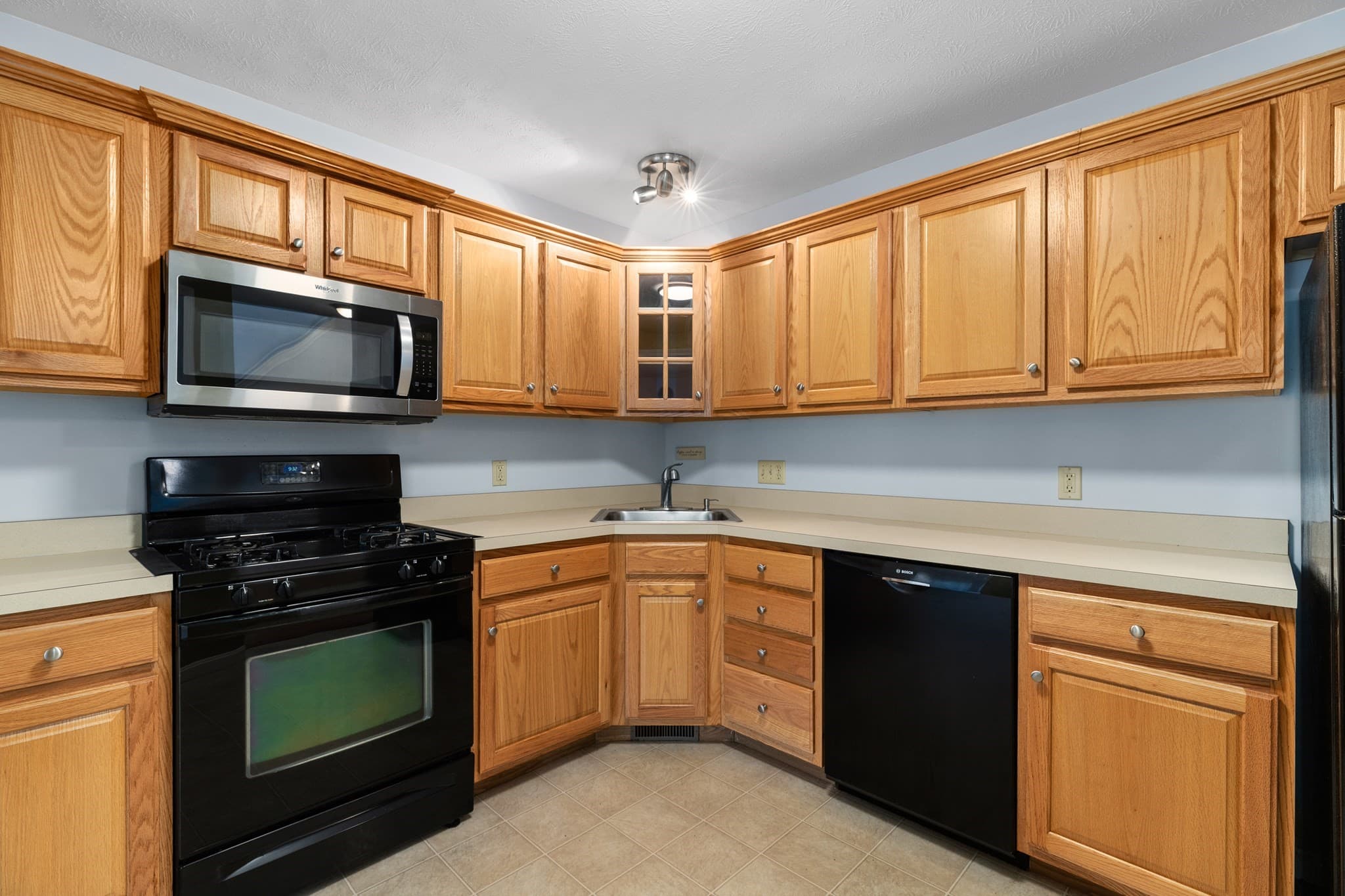 Condominium at 95 Green Briar Rd # 95, Fitchburg MA 01420, Fitchburg, photo 4 of 30