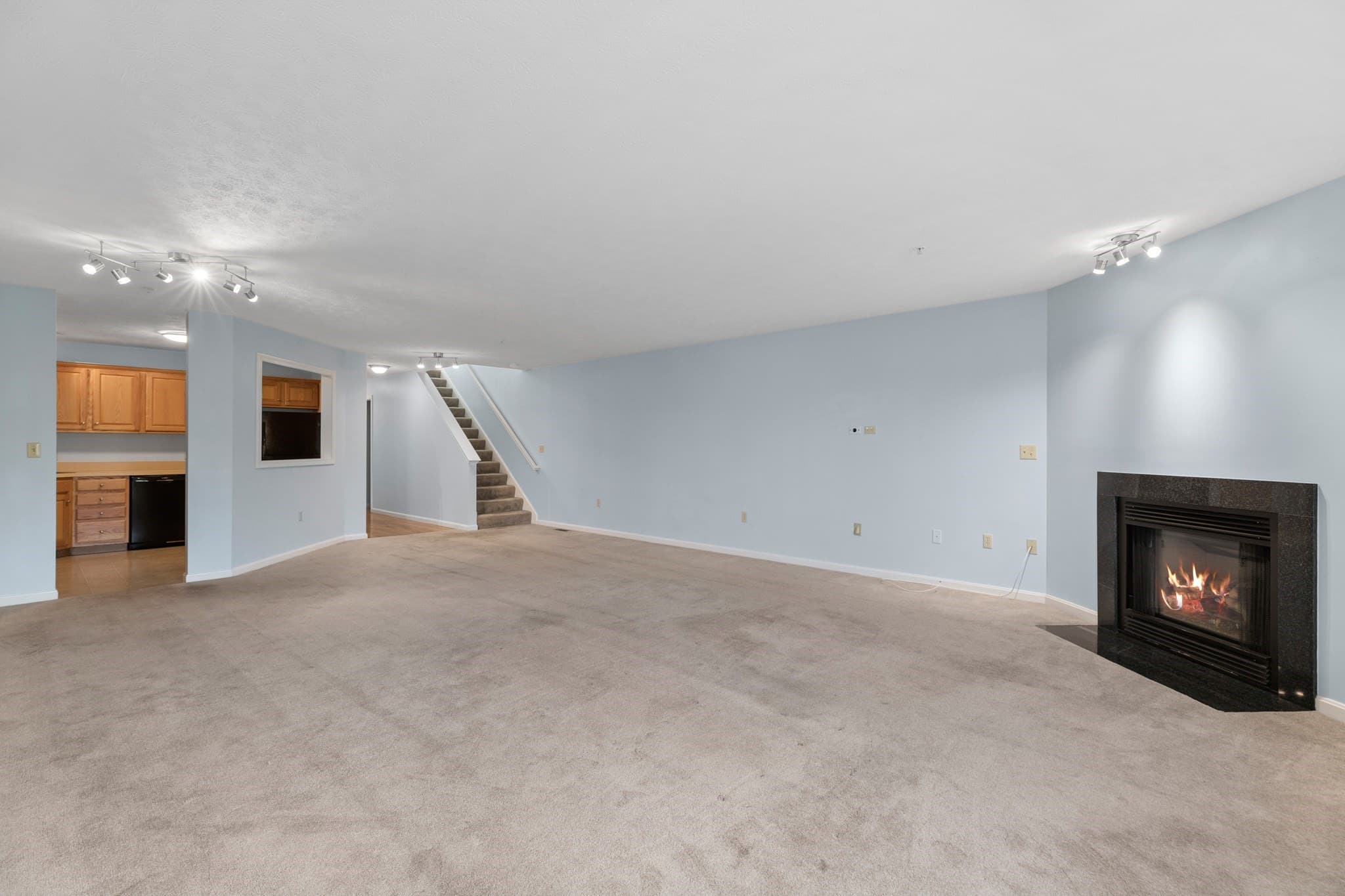 Condominium at 95 Green Briar Rd # 95, Fitchburg MA 01420, Fitchburg, photo 8 of 30