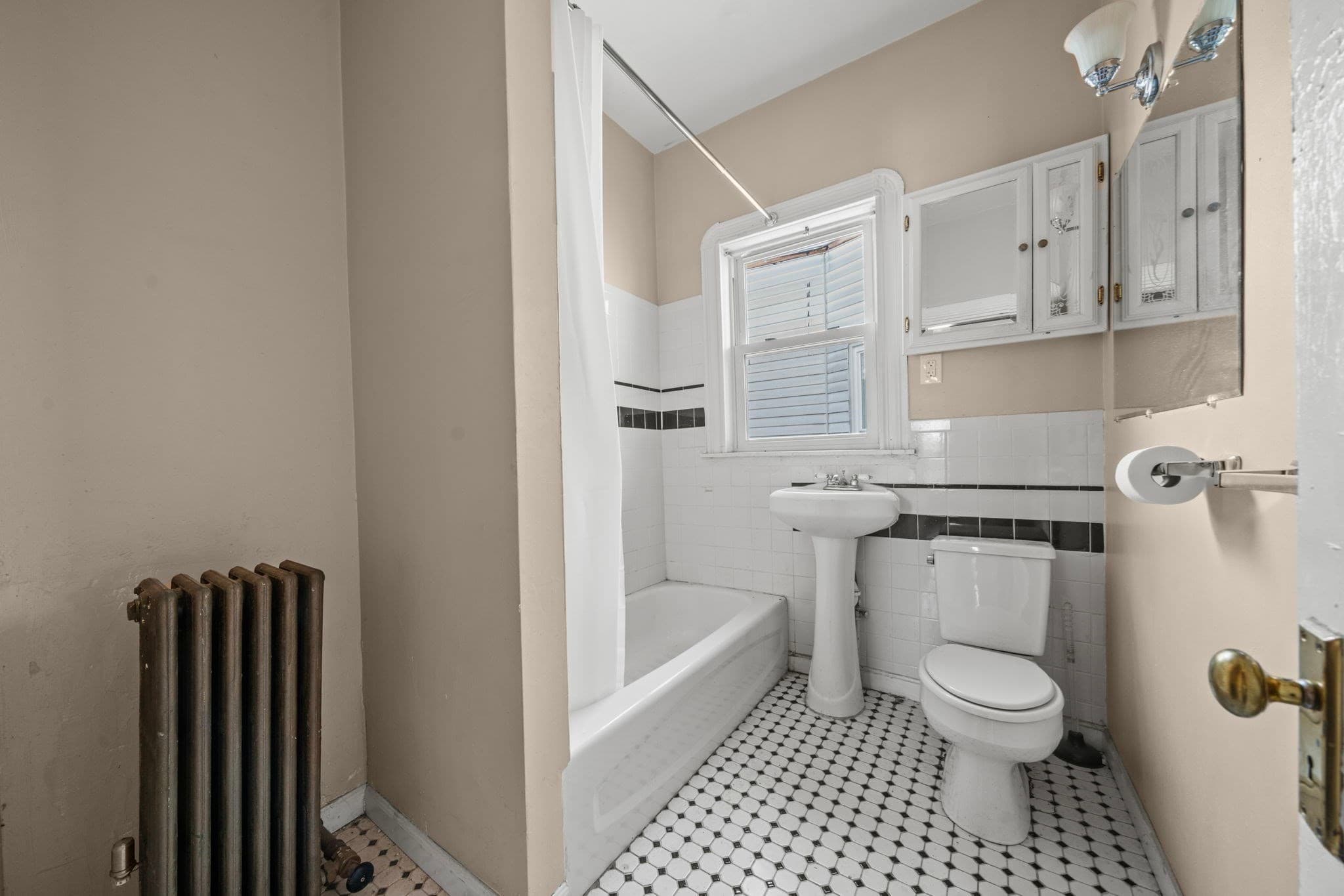 3 Family - 3 Units Up/Down at 33 Hollander St, Boston MA 02121, Boston, photo 22 of 37