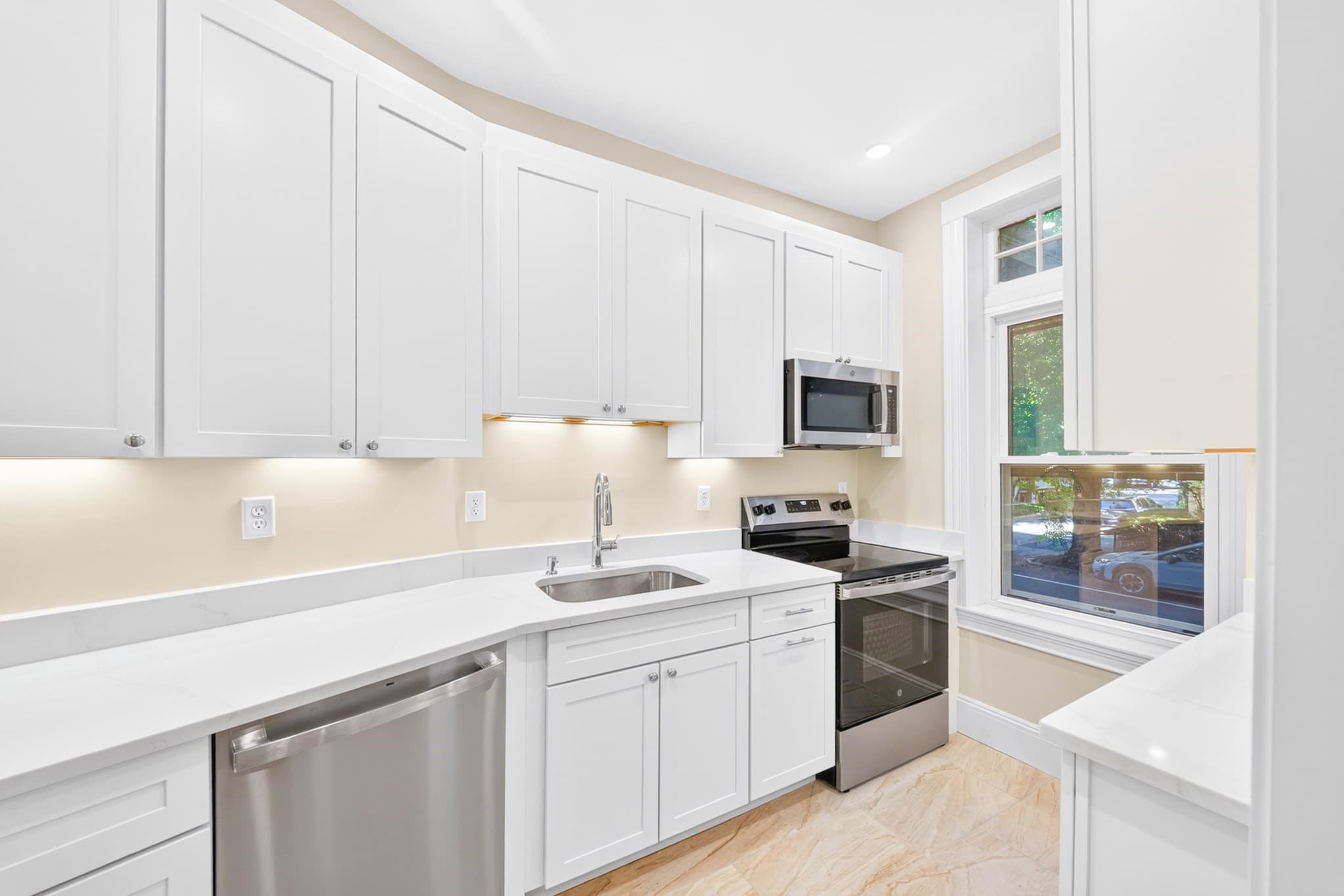Condominium at 34 Winchester St # 1, Brookline MA 02446, Brookline, photo 4 of 10