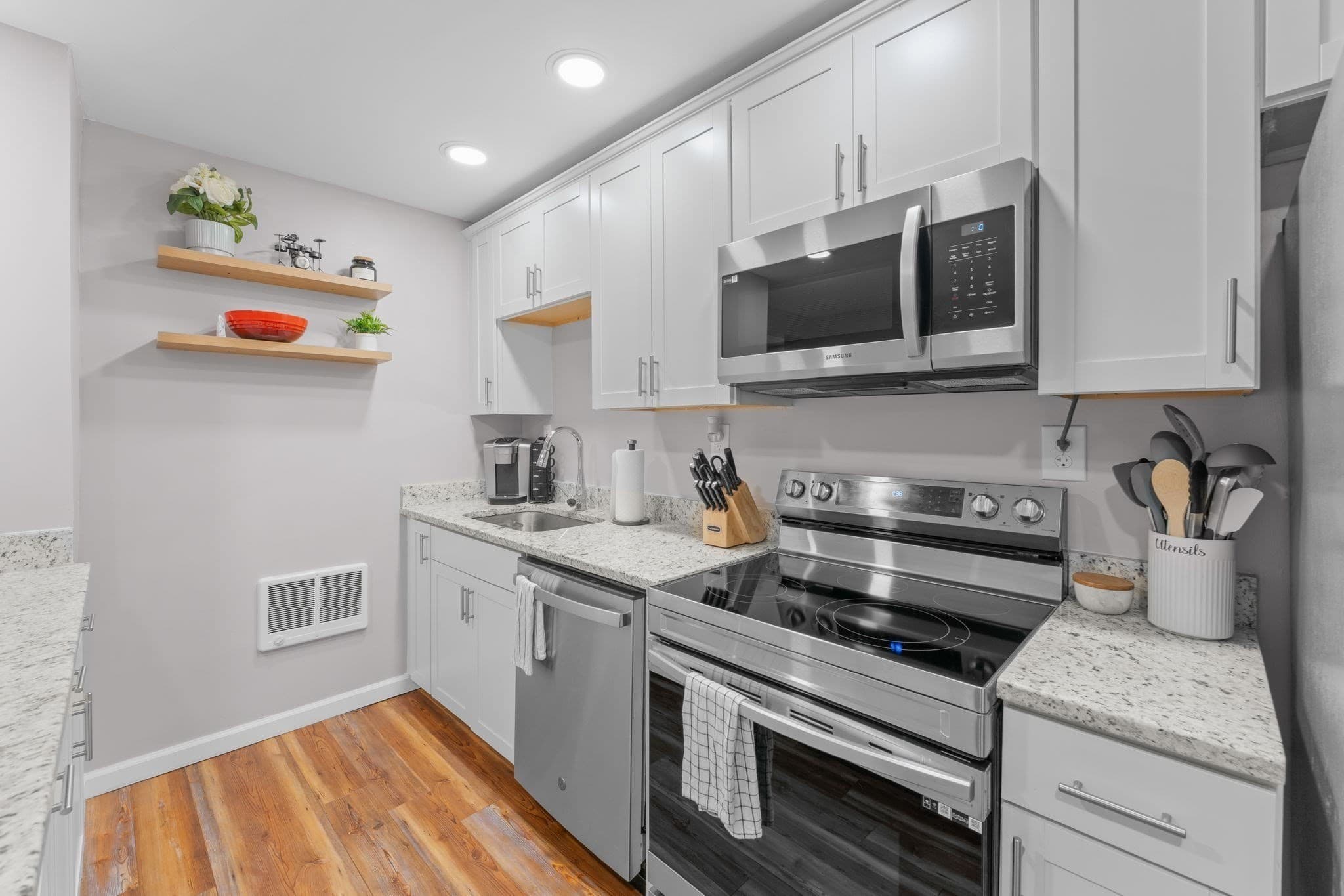 Condominium at 21 Mill Street Ct # 4, Lancaster MA 01523, Lancaster, photo 4 of 32