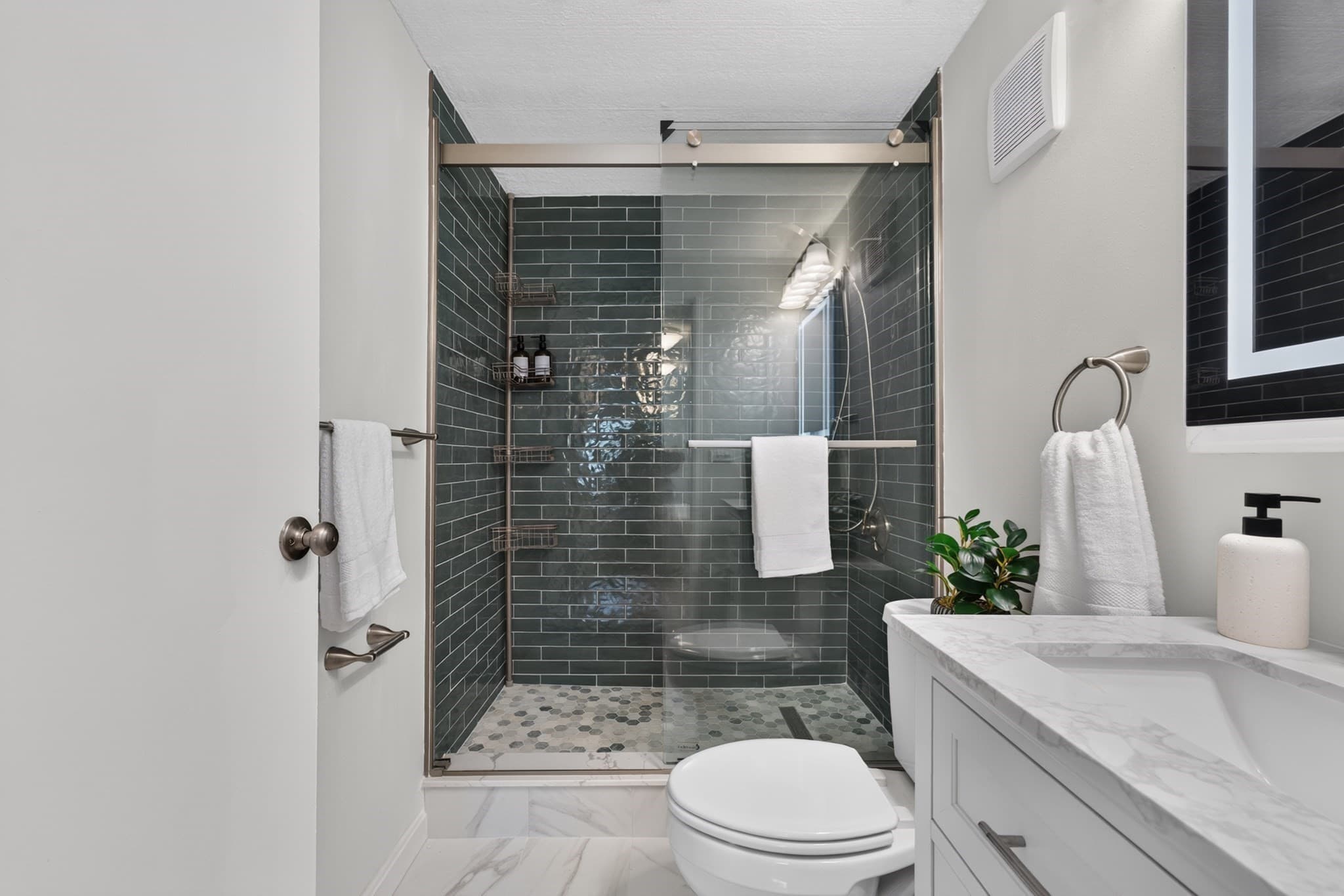 Condominium at 12-16 Ellery St # 303, Cambridge MA 02138, Cambridge, photo 24 of 28