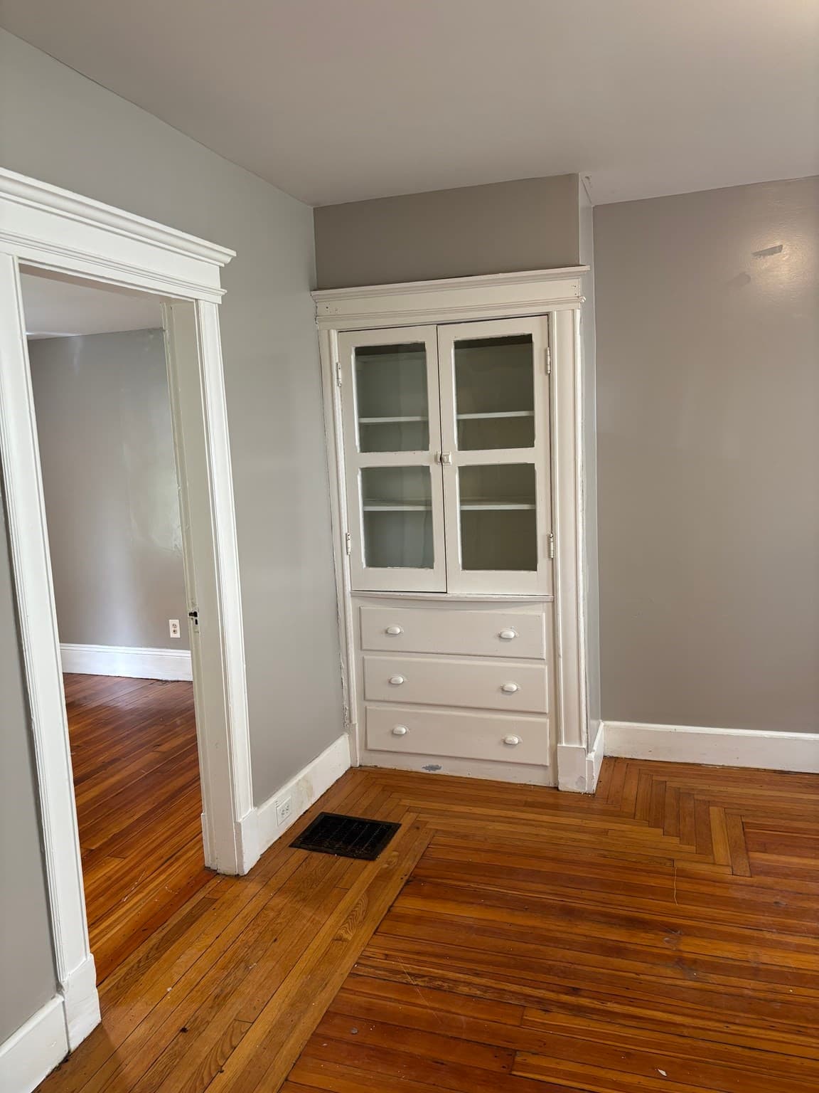 Attached (Townhouse/Rowhouse/Duplex) at 140 Yale St # 1, Springfield MA 01109, photo 6 of 9