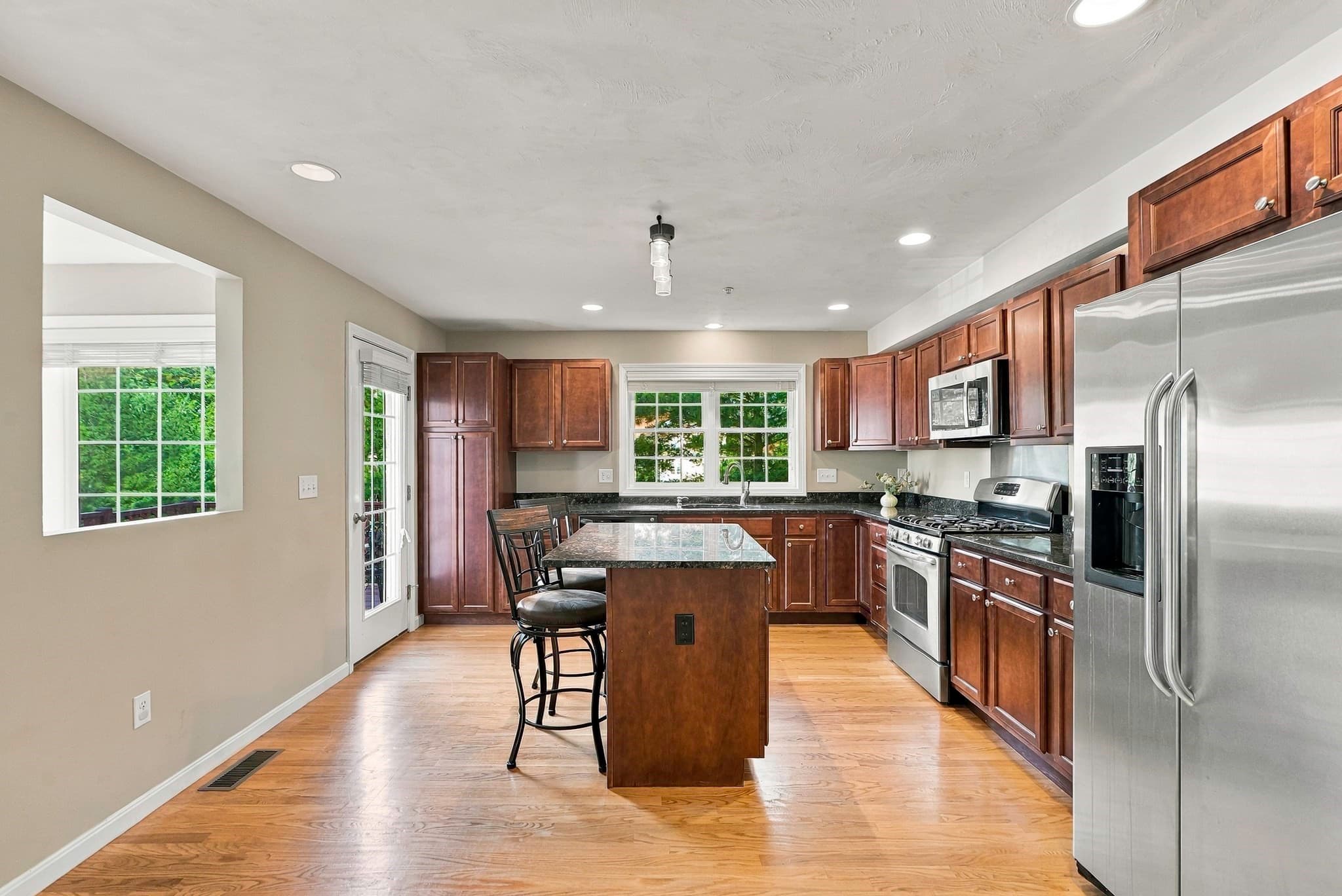 Condominium at 4 Paul Revere # 4, Hopkinton MA 01748, Hopkinton, photo 7 of 33
