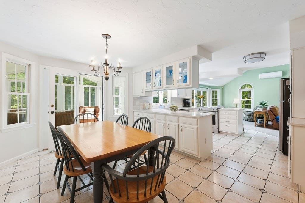 Single Family Residence at 18 Fredric Ln, Mansfield MA 02048, Mansfield, photo 17 of 42