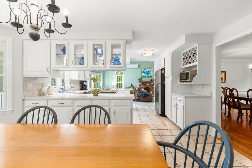 Single Family Residence at 18 Fredric Ln, Mansfield MA 02048, Mansfield, photo 3 of 42