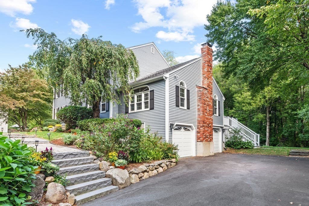 Single Family Residence at 18 Fredric Ln, Mansfield MA 02048, Mansfield, photo 8 of 42
