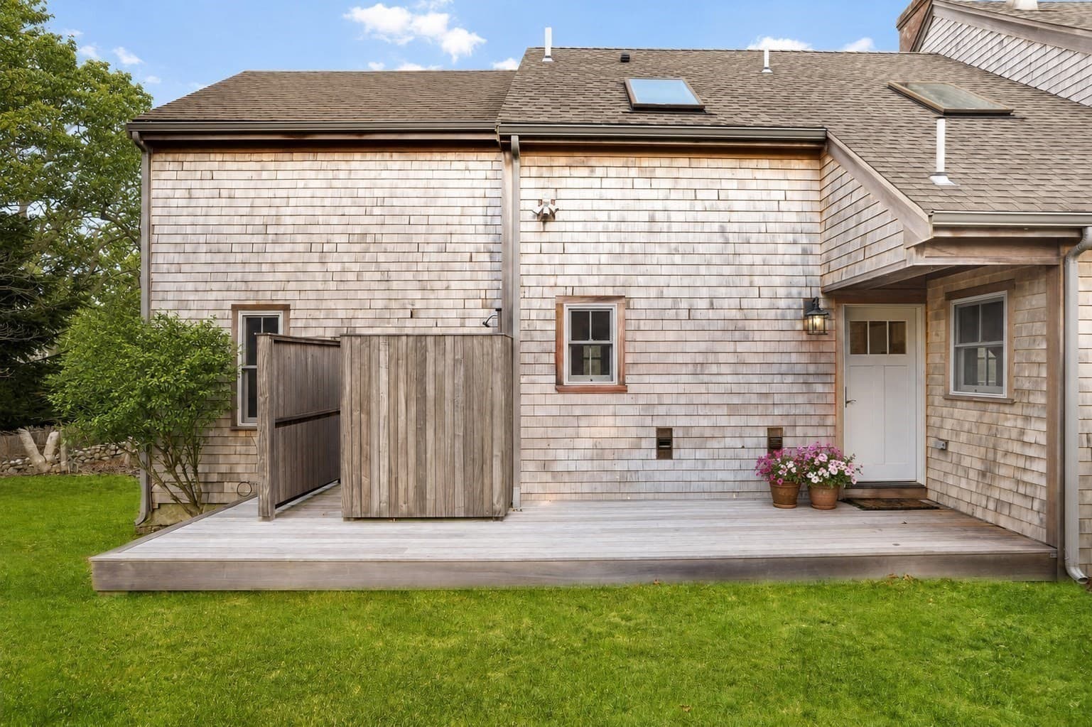 Single Family Residence at 8 Jeffers Way, Aquinnah MA 02535, Aquinnah, photo 3 of 42