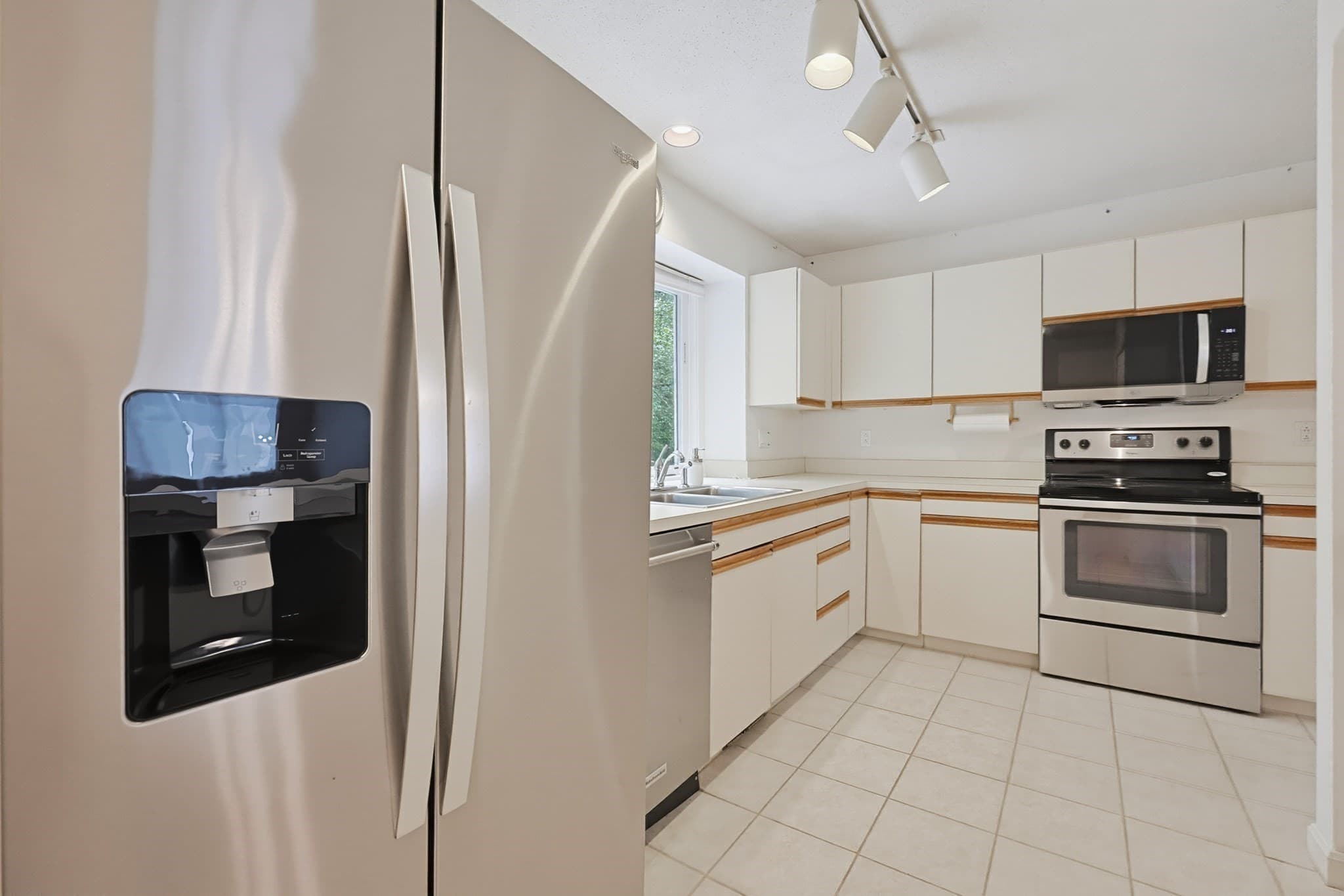 Condominium at 101 South Ave # 1003, Attleboro MA 02703, Attleboro, photo 22 of 38