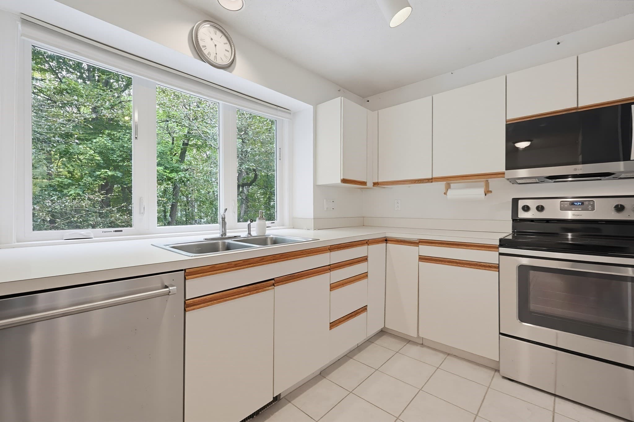 Condominium at 101 South Ave # 1003, Attleboro MA 02703, Attleboro, photo 19 of 38