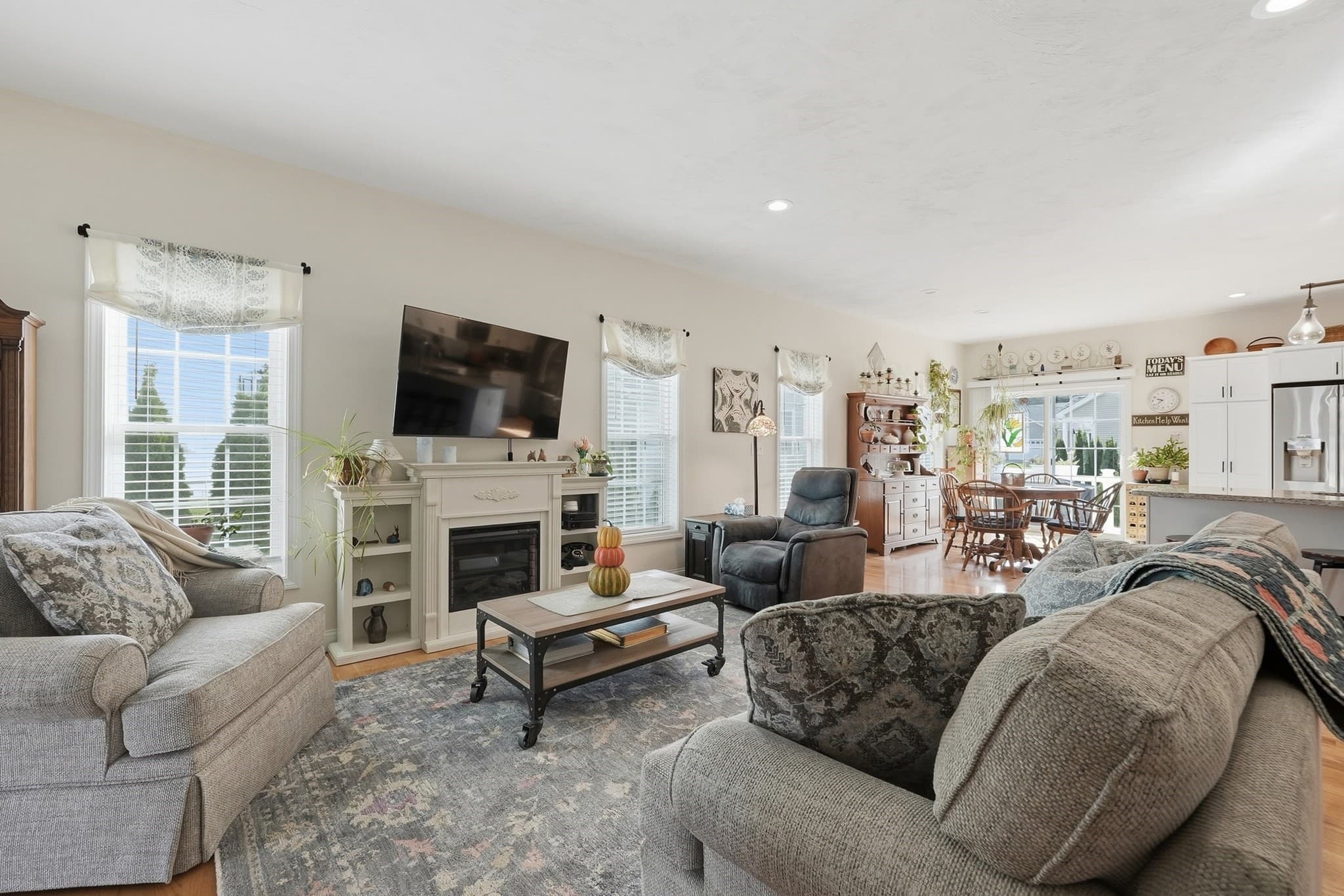 Condominium at 9 Settlers Ln # 583, Holden MA 01520, Holden, photo 15 of 41