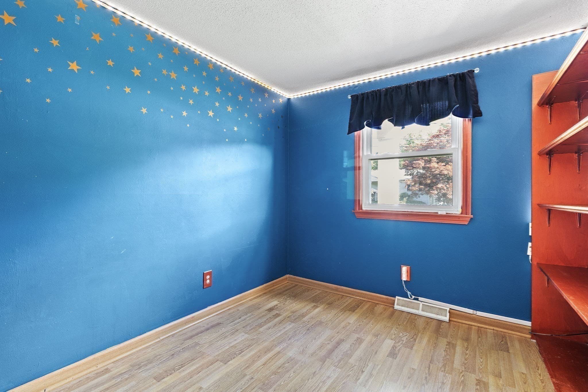 Single Family Residence at 21 Puddingstone Ln, Bellingham MA 02019, Bellingham, photo 13 of 30