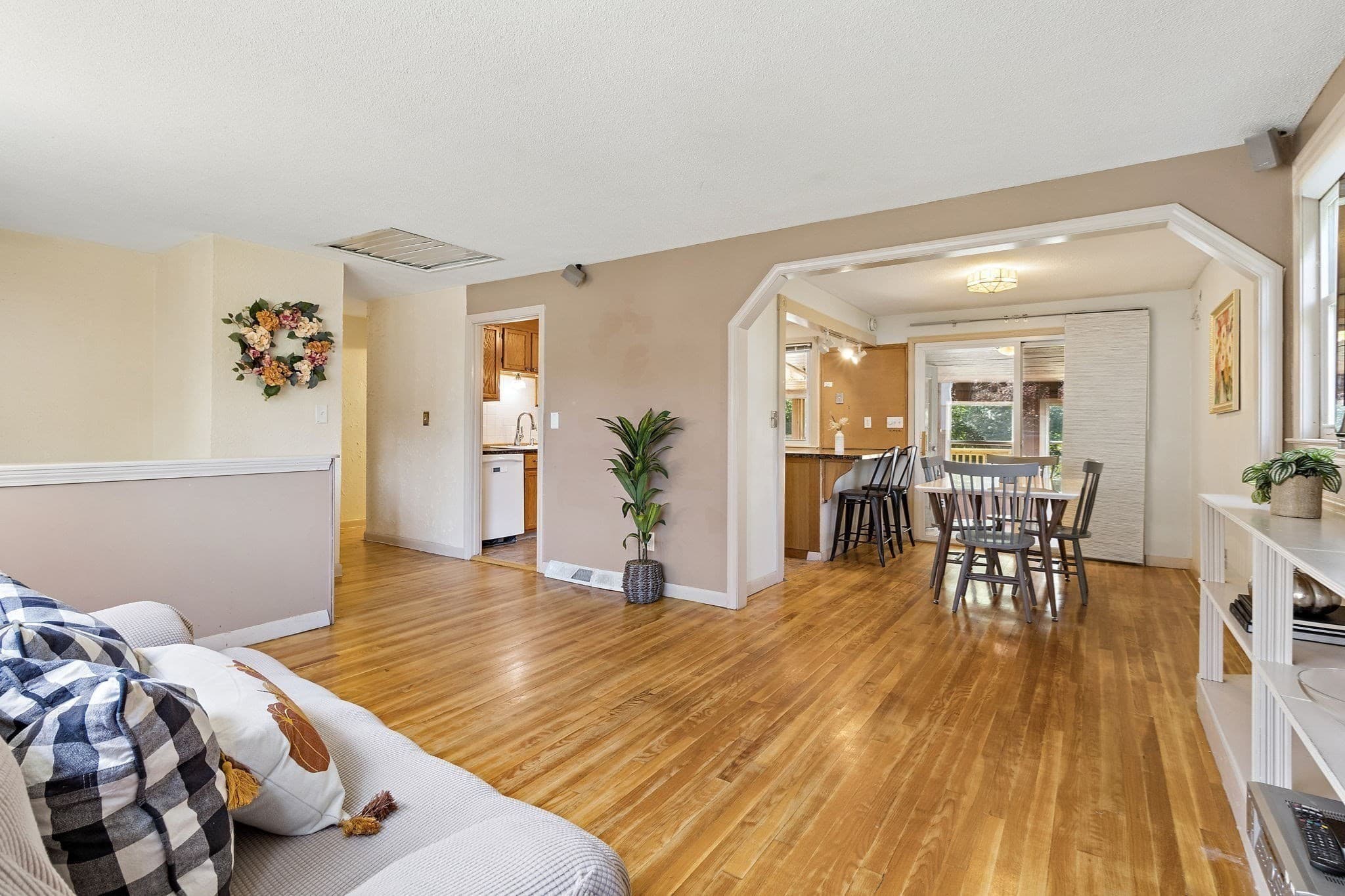 Single Family Residence at 21 Puddingstone Ln, Bellingham MA 02019, Bellingham, photo 7 of 30