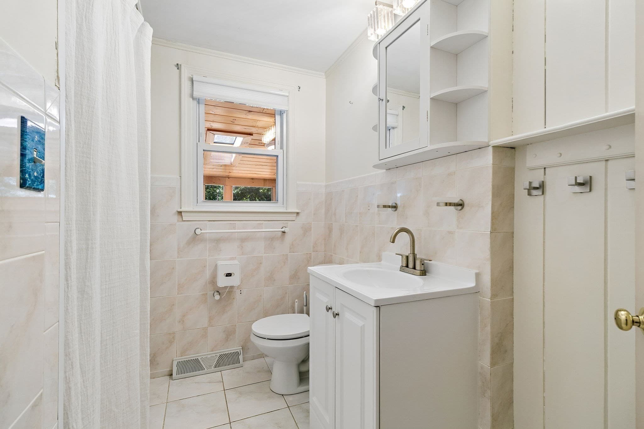 Single Family Residence at 21 Puddingstone Ln, Bellingham MA 02019, Bellingham, photo 15 of 30