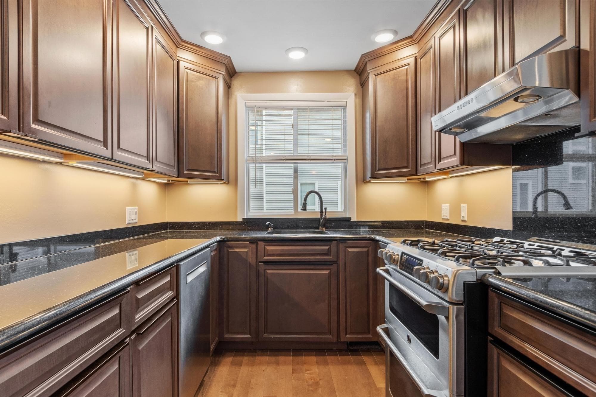 Condominium at 255 North Rd # 76, Chelmsford MA 01824, Chelmsford, photo 5 of 28