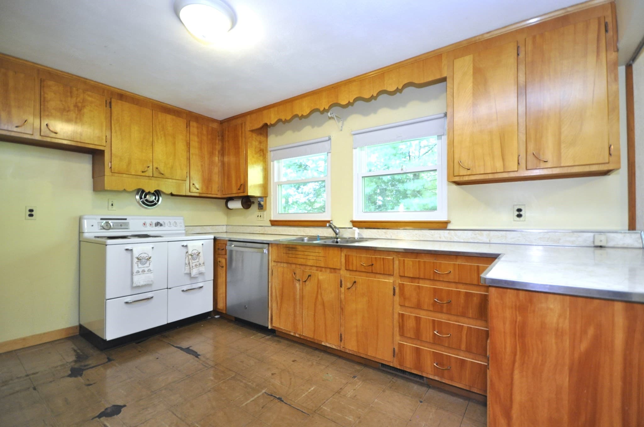 Single Family Residence at 122 Sunset Dr, Brockton MA 02301, Brockton, photo 7 of 23