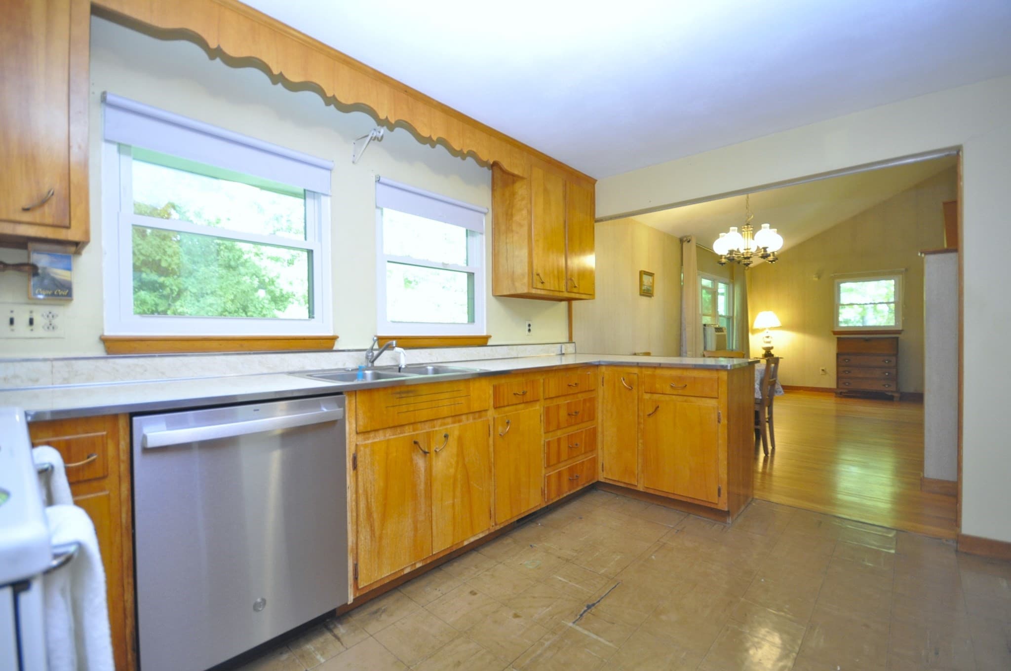 Single Family Residence at 122 Sunset Dr, Brockton MA 02301, Brockton, photo 8 of 23