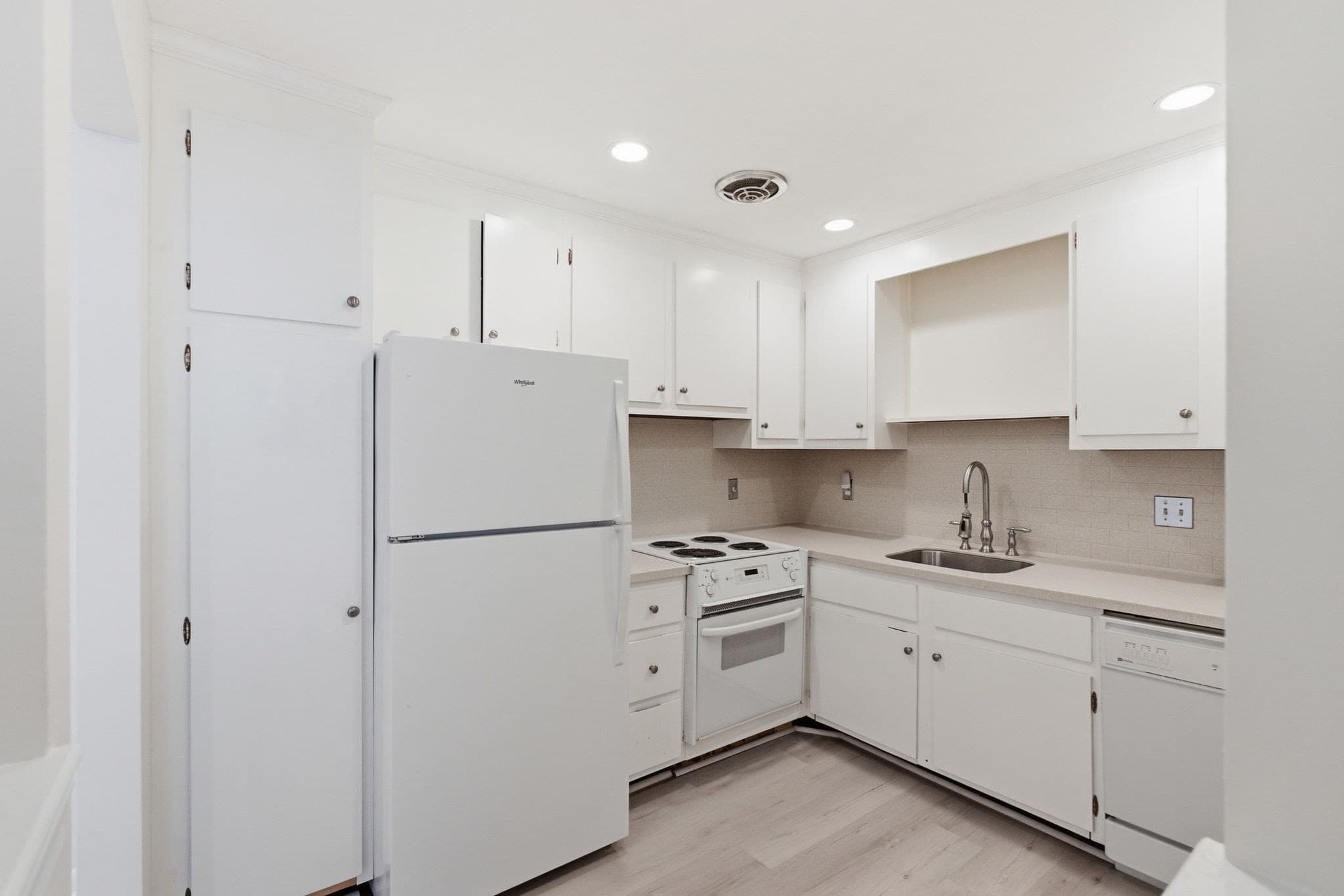 Condominium at 1323 Worcester Rd # E6, Framingham MA 01701, Framingham, photo 5 of 31