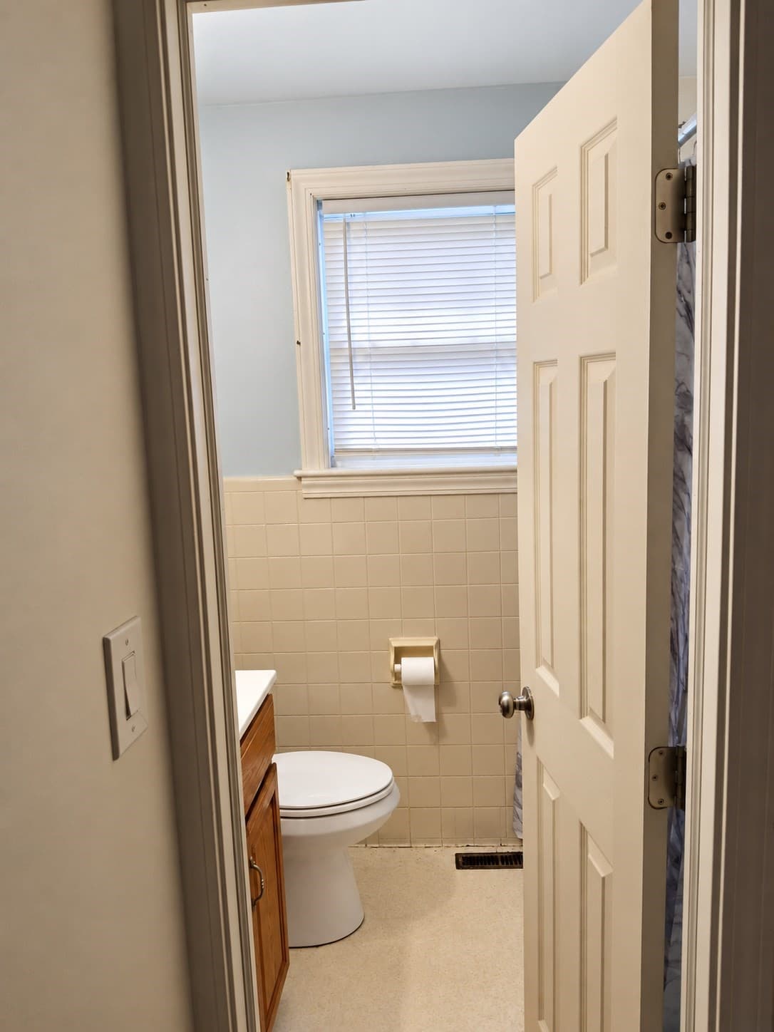 Single Family Residence at 223 East St, Springfield MA 01104, Springfield, photo 5 of 8