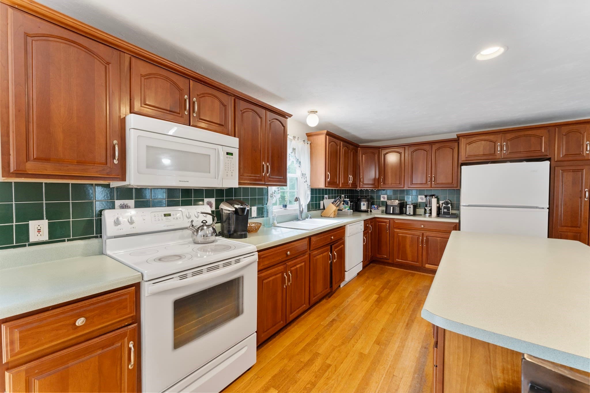 Single Family Residence at 3 Scott Lane, Leicester MA 01524, Leicester, photo 5 of 40