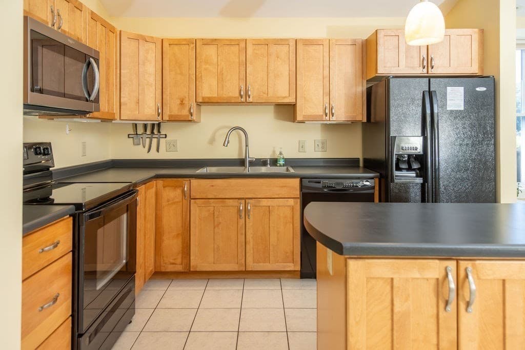 Condominium at 26 Myers Farm Lane # 26, Greenfield MA 01301, Greenfield, photo 2 of 38