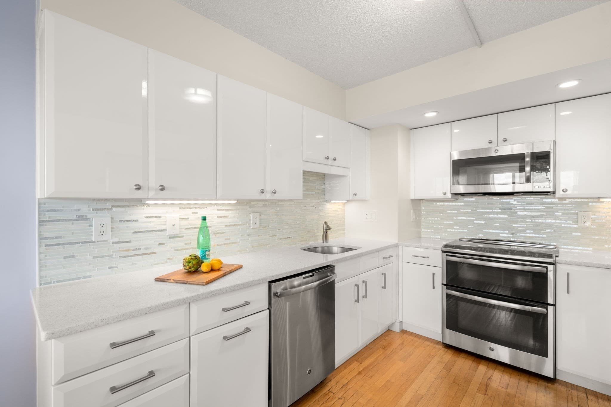 Condominium at 250 Hammond Pond Parkway # 1611N, Newton MA 02467, Newton, photo 8 of 20