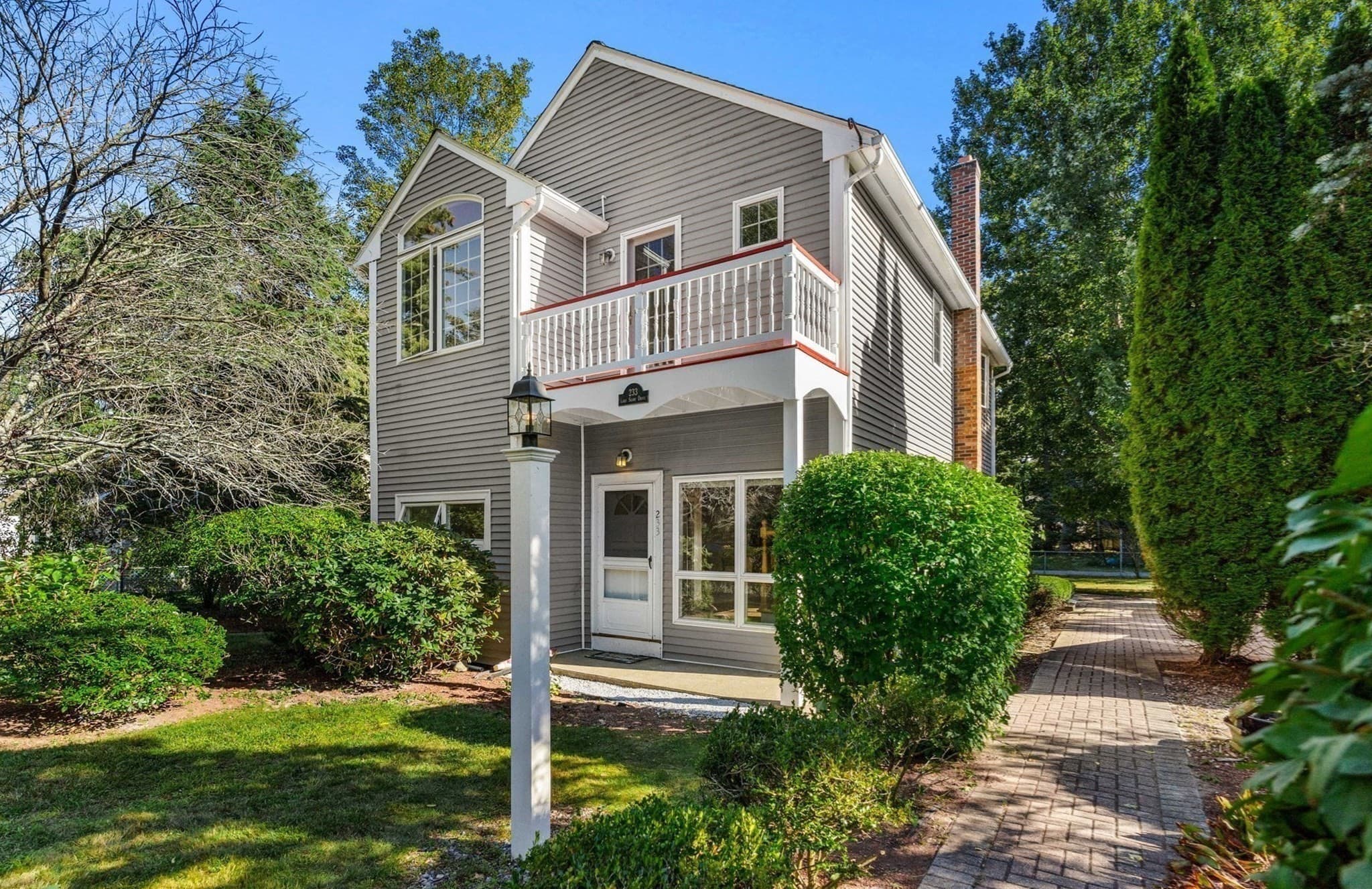 233 Lakeshore Dr, Wayland MA 01778
