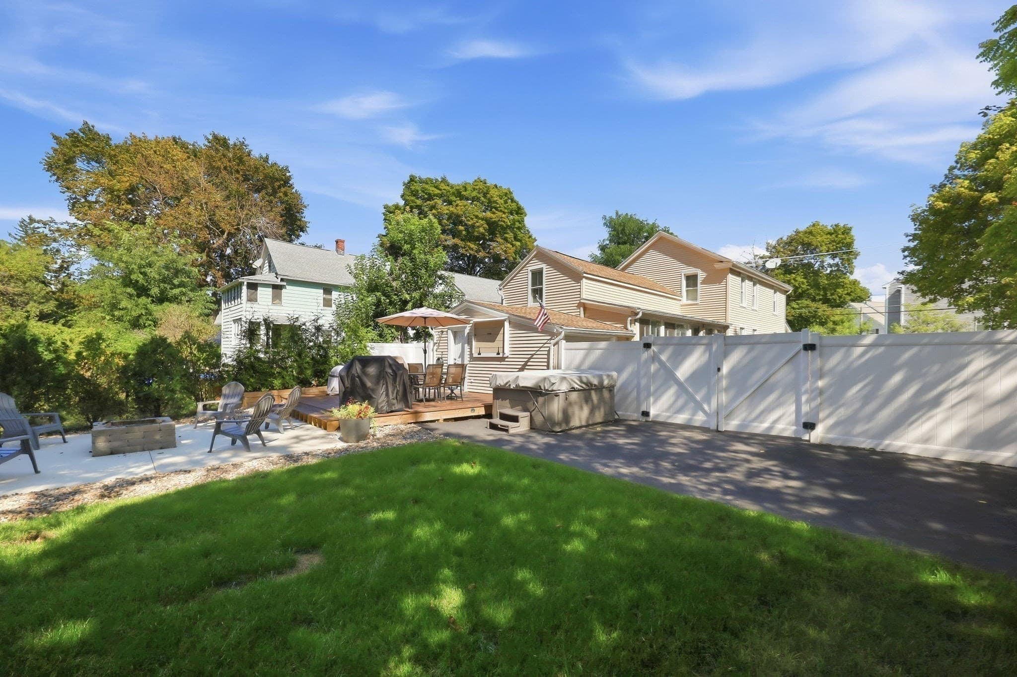 Single Family Residence at 10 Canal St, South Hadley MA 01075, South Hadley, photo 8 of 39