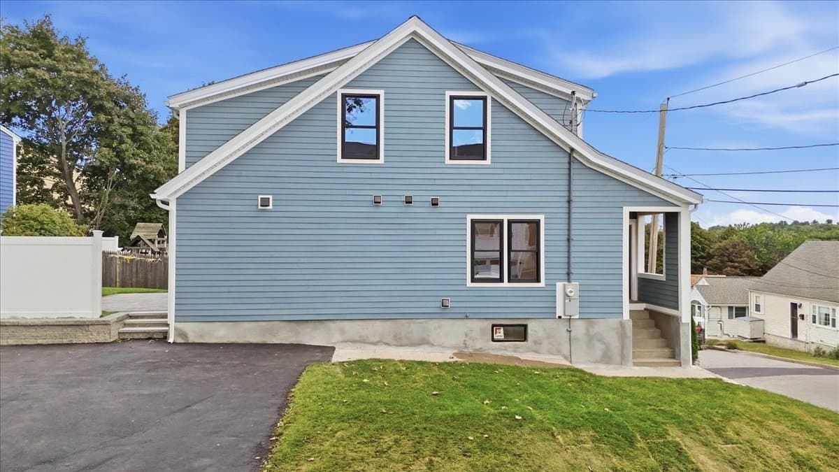 Single Family Residence at 19 Montview Ave, Waltham MA 02451, Waltham, photo 4 of 42