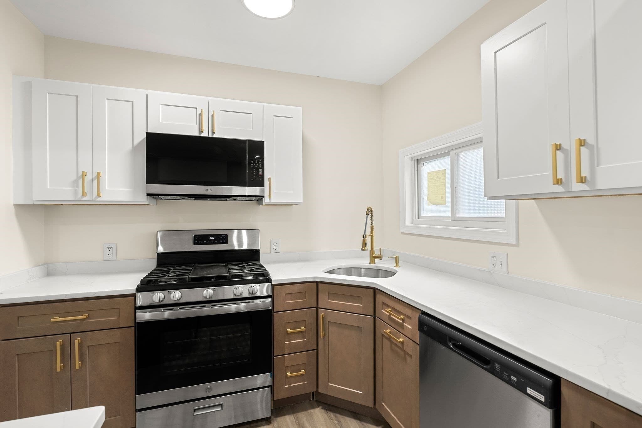 2 Family - 2 Units Up/Down at 376 N Underwood St, Fall River MA 02720, Fall River, photo 10 of 42