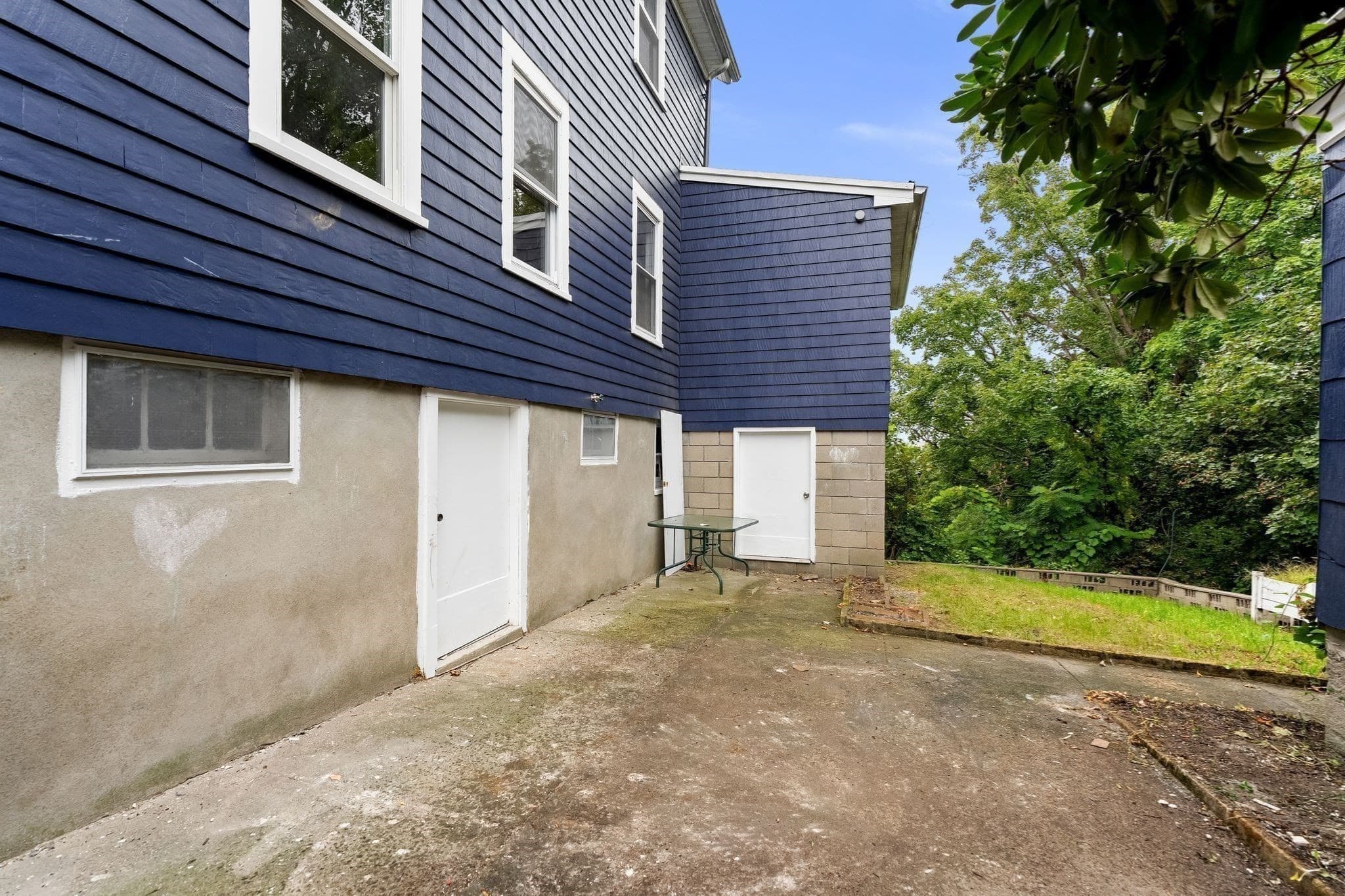 2 Family - 2 Units Up/Down at 376 N Underwood St, Fall River MA 02720, Fall River, photo 35 of 42