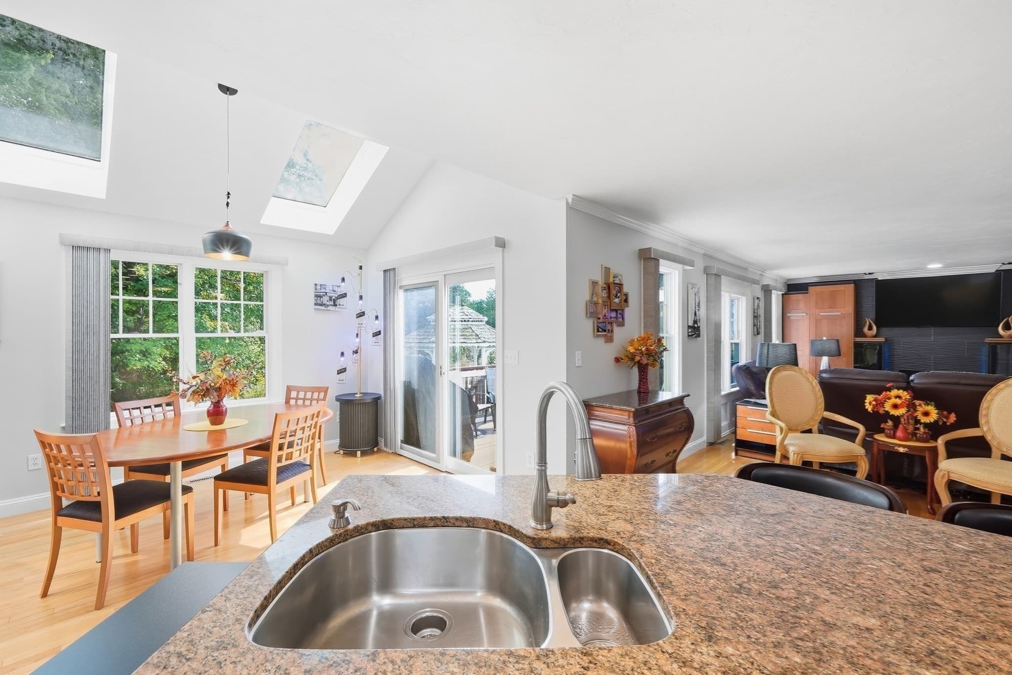 Single Family Residence at 24 Goodnow Ln, Framingham MA 01702, Framingham, photo 5 of 39