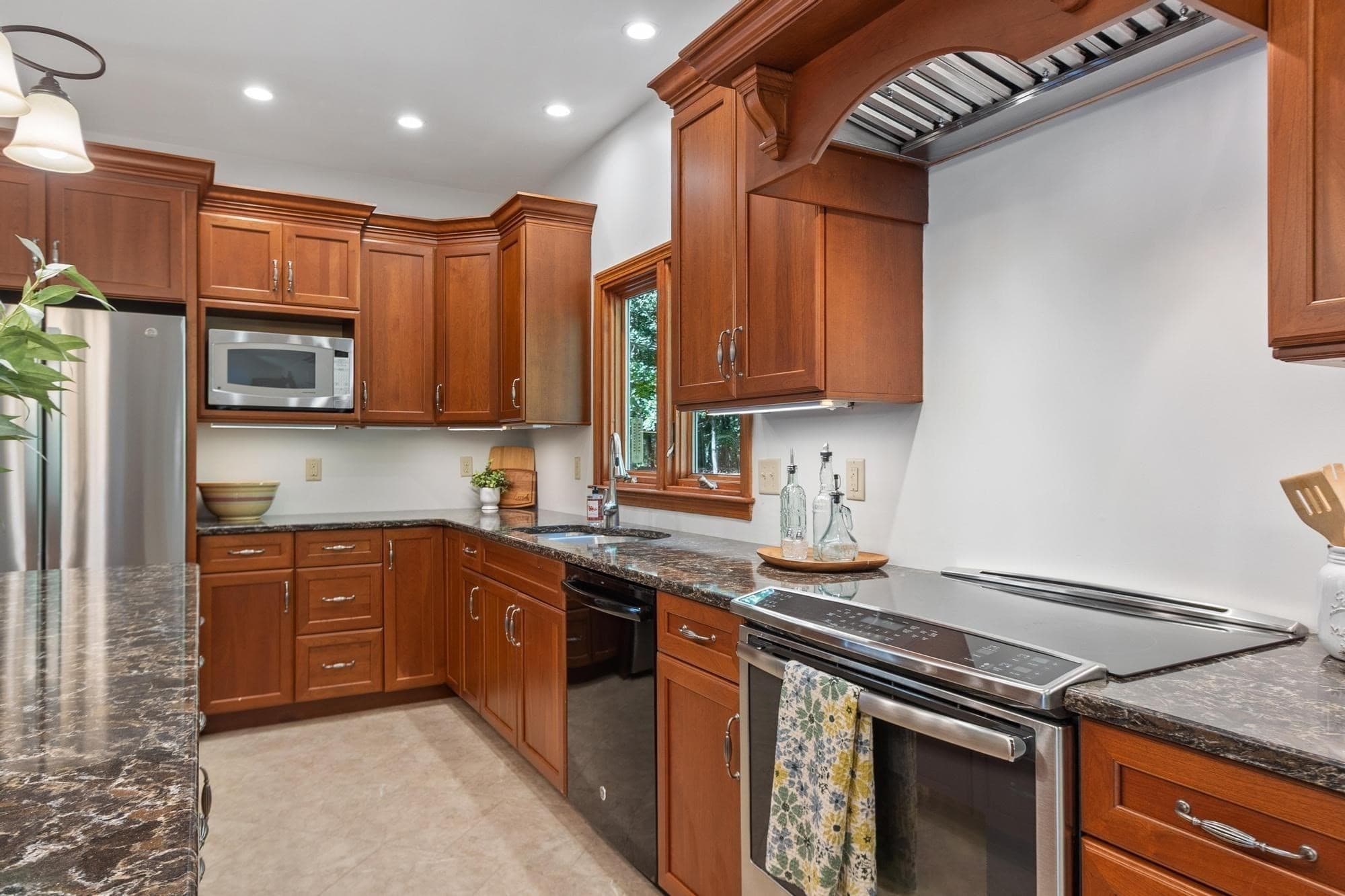 Single Family Residence at 113 Patch Hill Rd., Boxborough MA 01719, Boxborough, photo 8 of 41