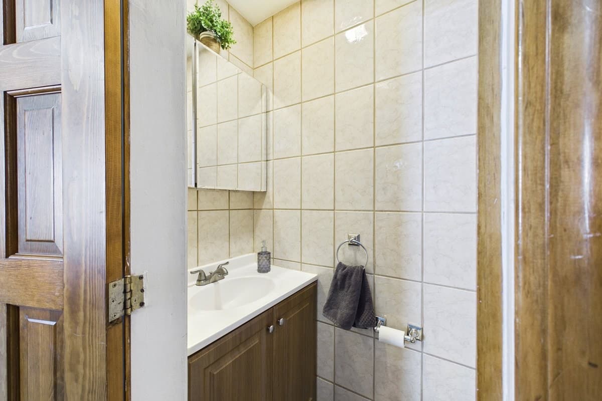 Single Family Residence at 100 Buttonwood St, Boston MA 02125, Boston, photo 8 of 34