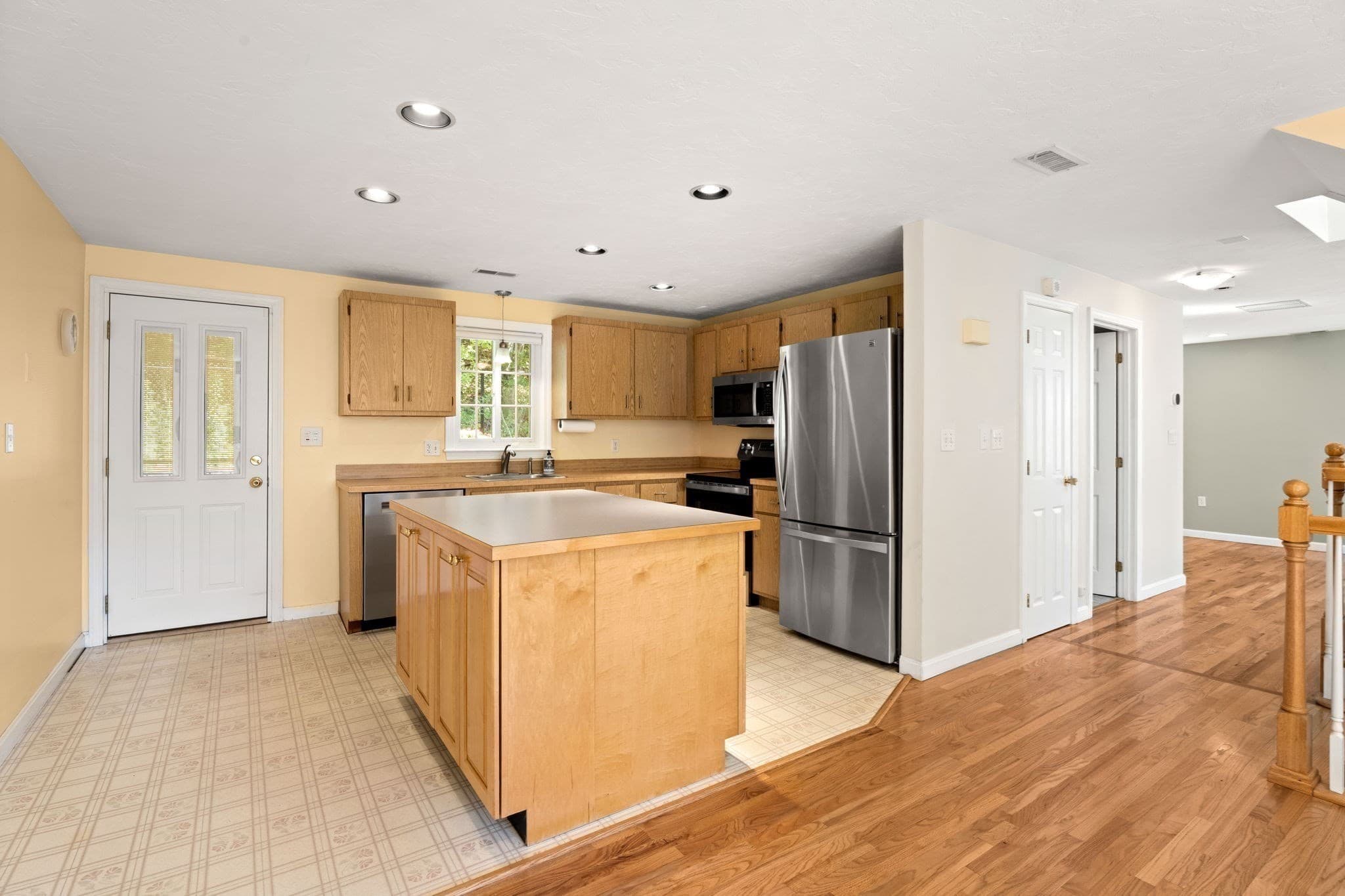 Single Family Residence at 236 Sherburne Ave, Tyngsborough MA 01879, Tyngsborough, photo 6 of 33