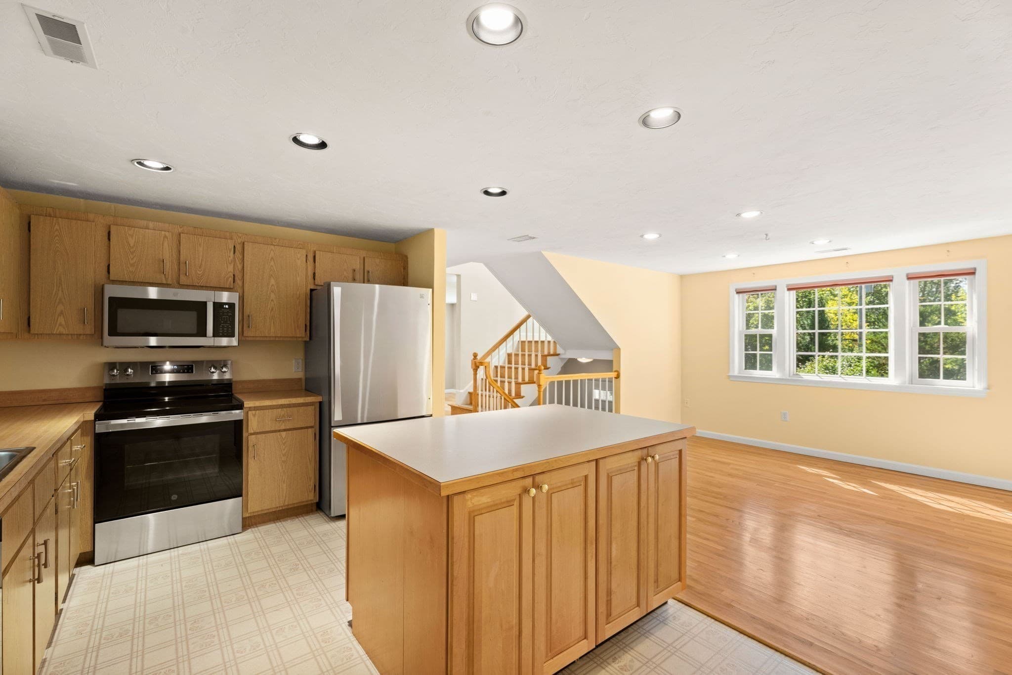 Single Family Residence at 236 Sherburne Ave, Tyngsborough MA 01879, Tyngsborough, photo 3 of 33