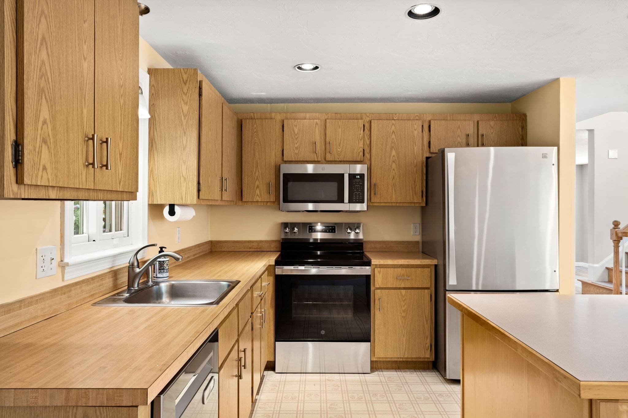 Single Family Residence at 236 Sherburne Ave, Tyngsborough MA 01879, Tyngsborough, photo 5 of 33