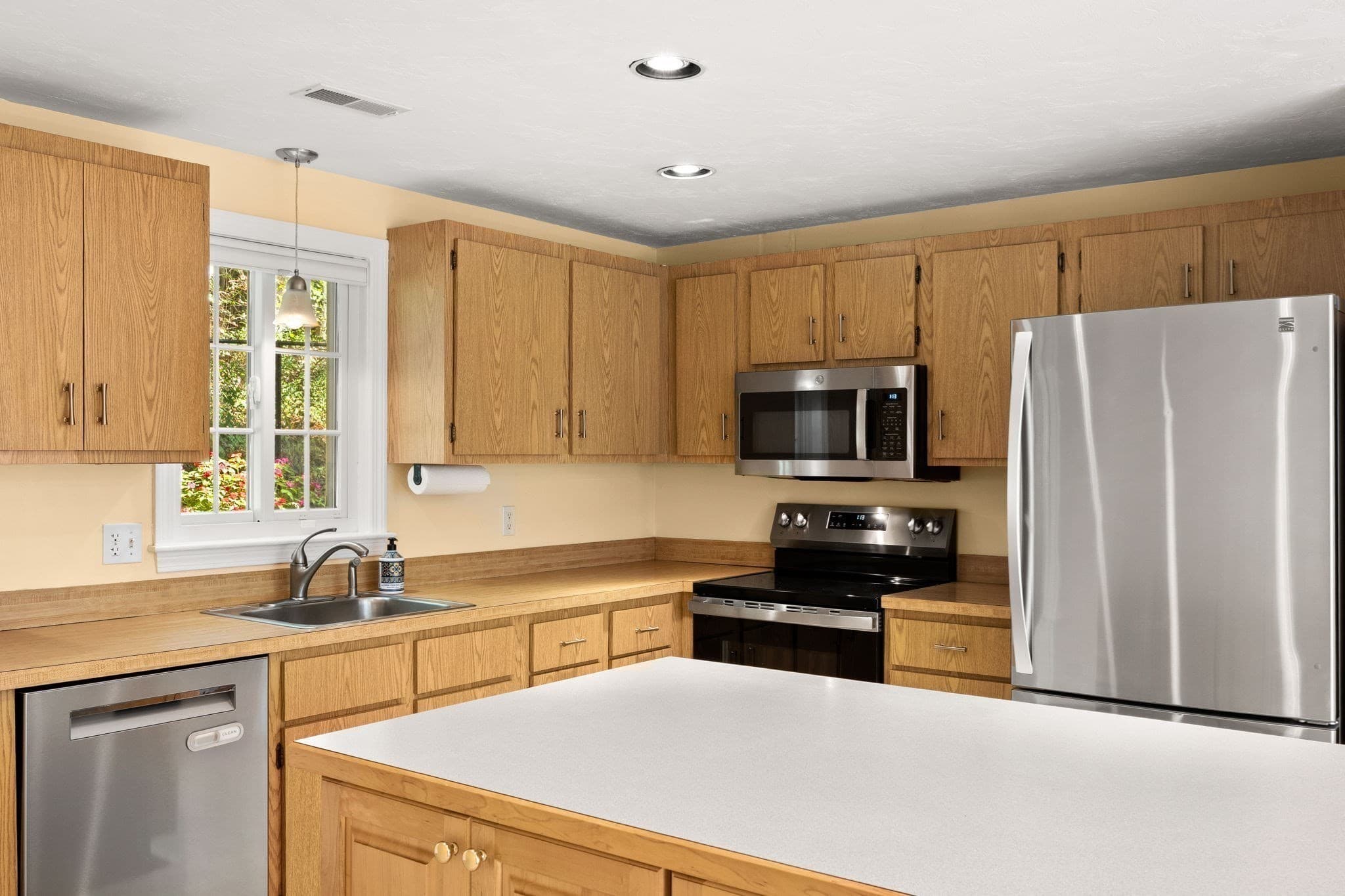 Single Family Residence at 236 Sherburne Ave, Tyngsborough MA 01879, Tyngsborough, photo 4 of 33