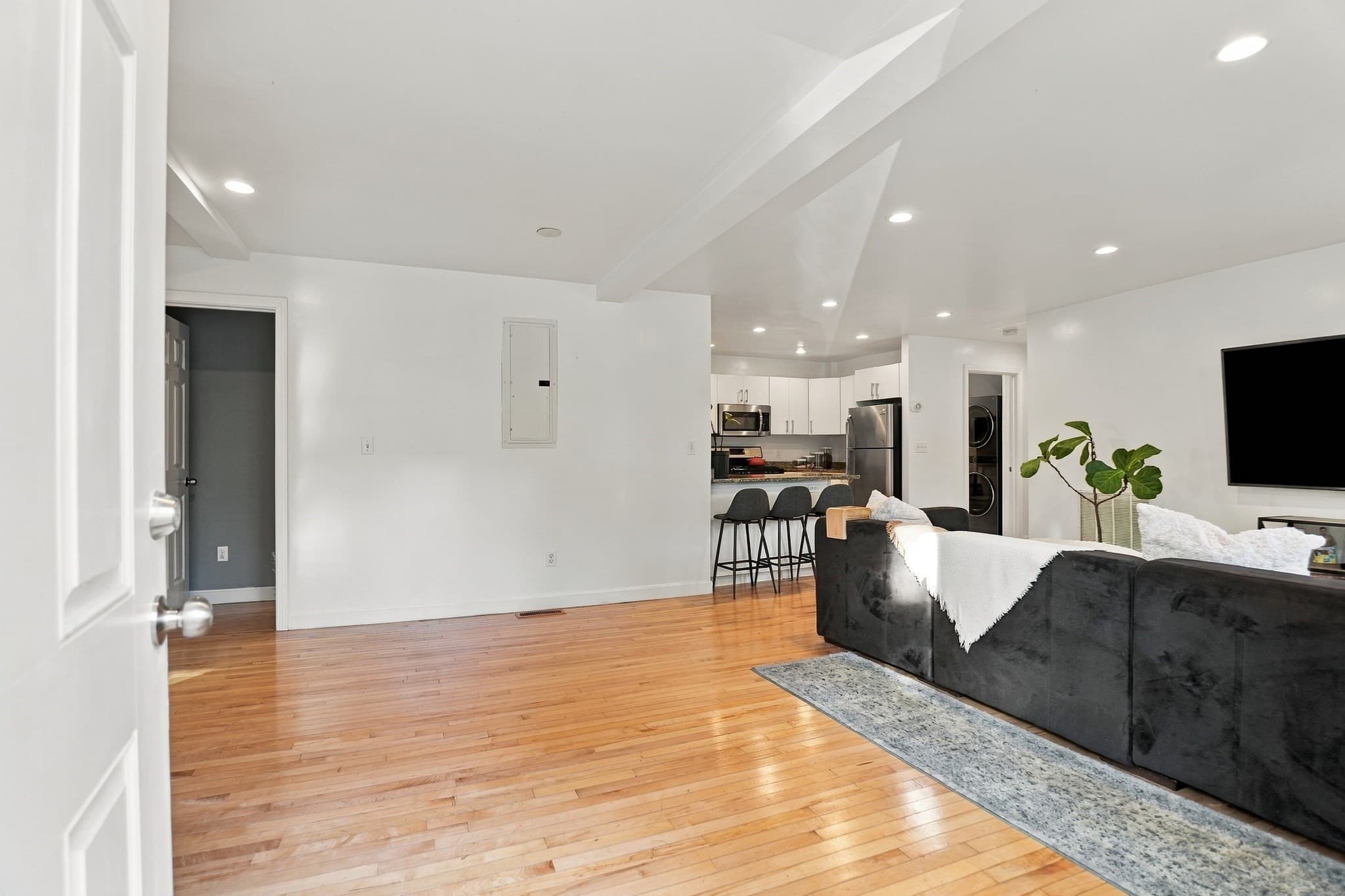 Condominium at 89 Broad Street # 1, Lynn MA 01902, Lynn, photo 4 of 29