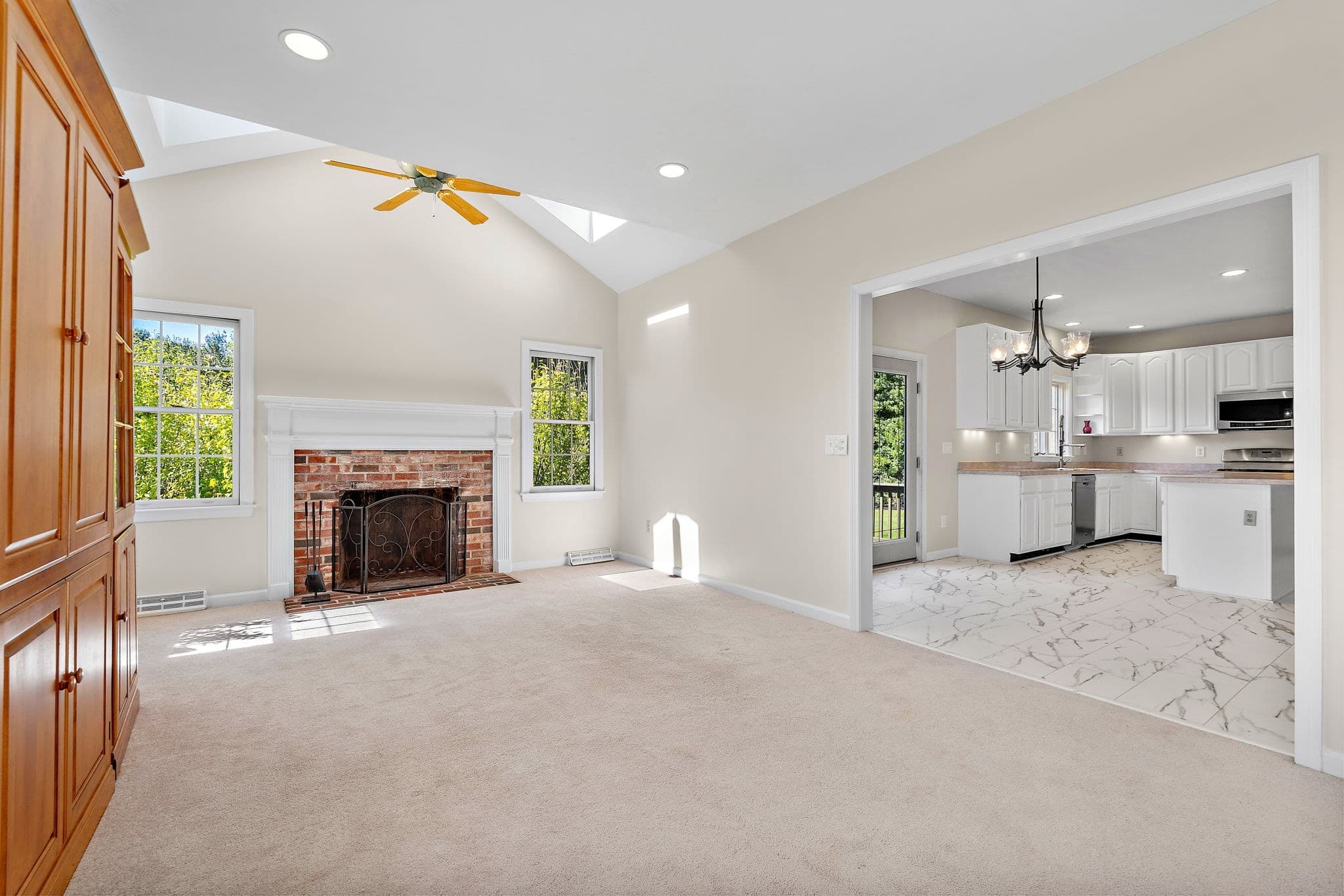Single Family Residence at 28 Farmington Drive, Shrewsbury MA 01545, Shrewsbury, photo 4 of 41
